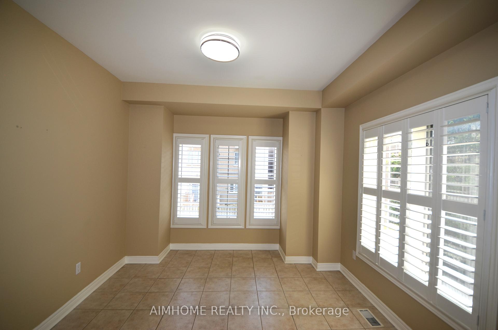 Photo 8 of Unit 7, 10719 Bathurst Street, Richmond Hill, Mill Pond — HOMEH