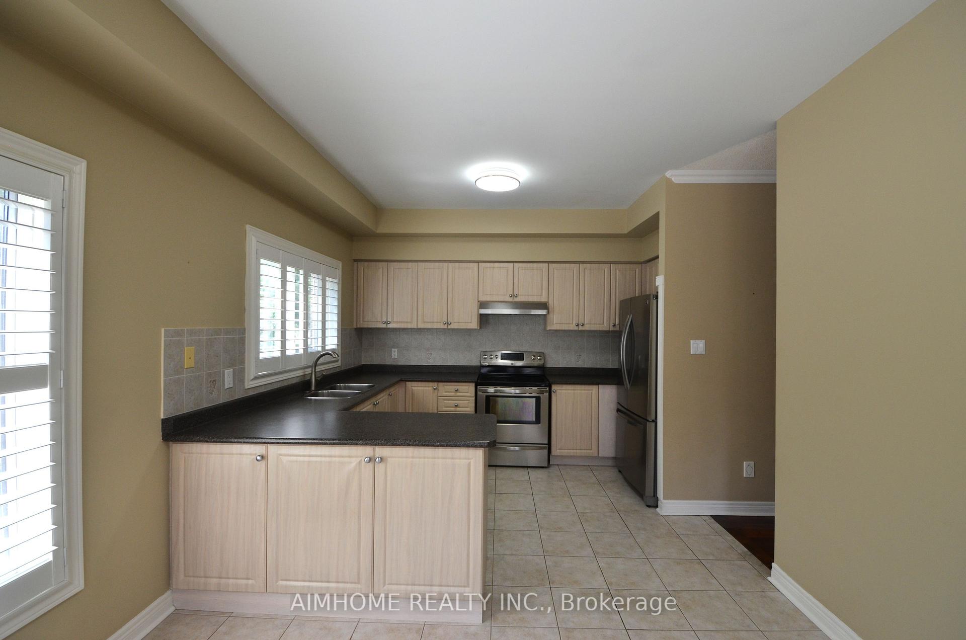Photo 9 of Unit 7, 10719 Bathurst Street, Richmond Hill, Mill Pond — HOMEH