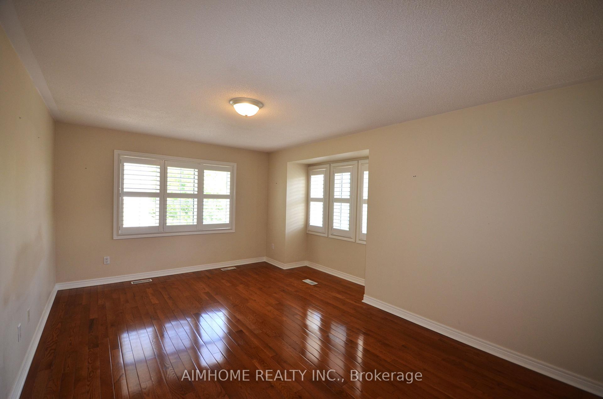 Photo 11 of Unit 7, 10719 Bathurst Street, Richmond Hill, Mill Pond — HOMEH
