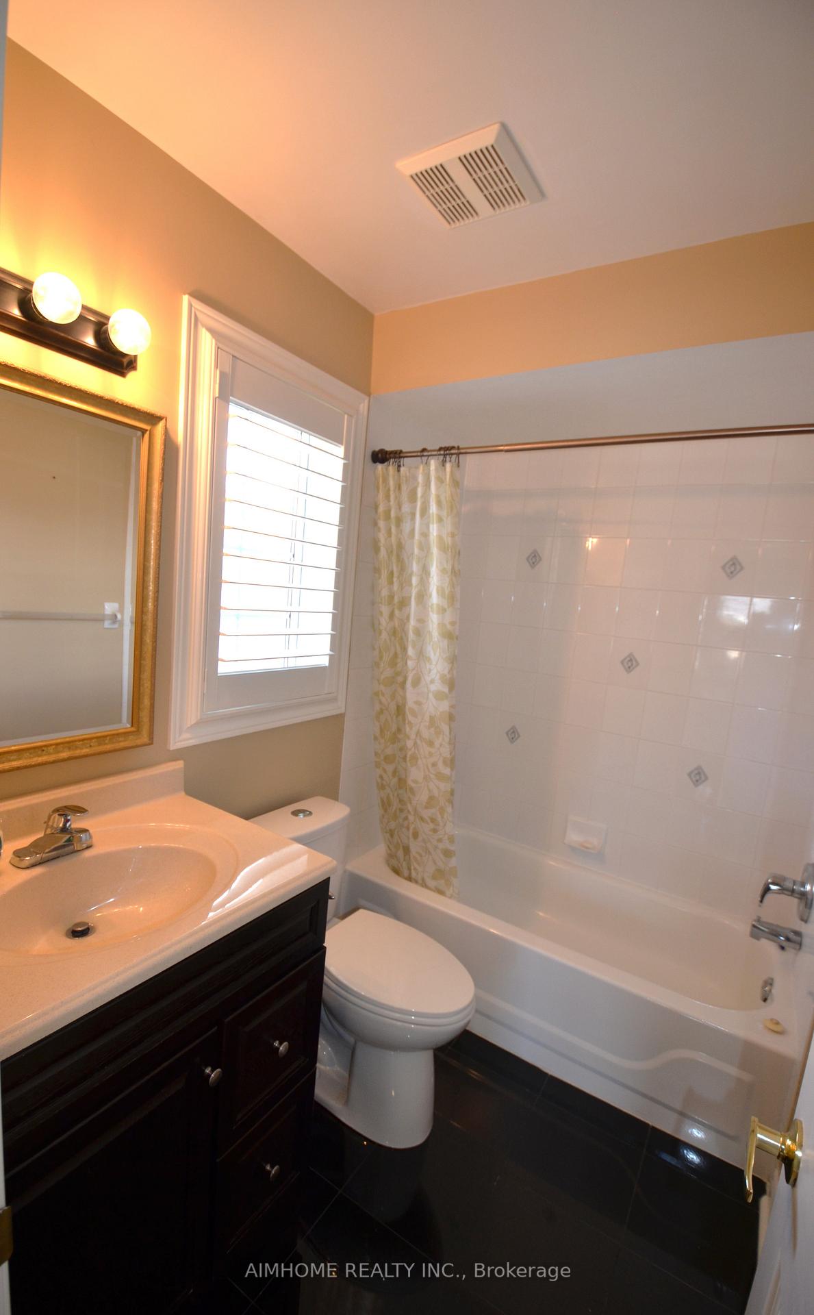 Photo 12 of Unit 7, 10719 Bathurst Street, Richmond Hill, Mill Pond — HOMEH