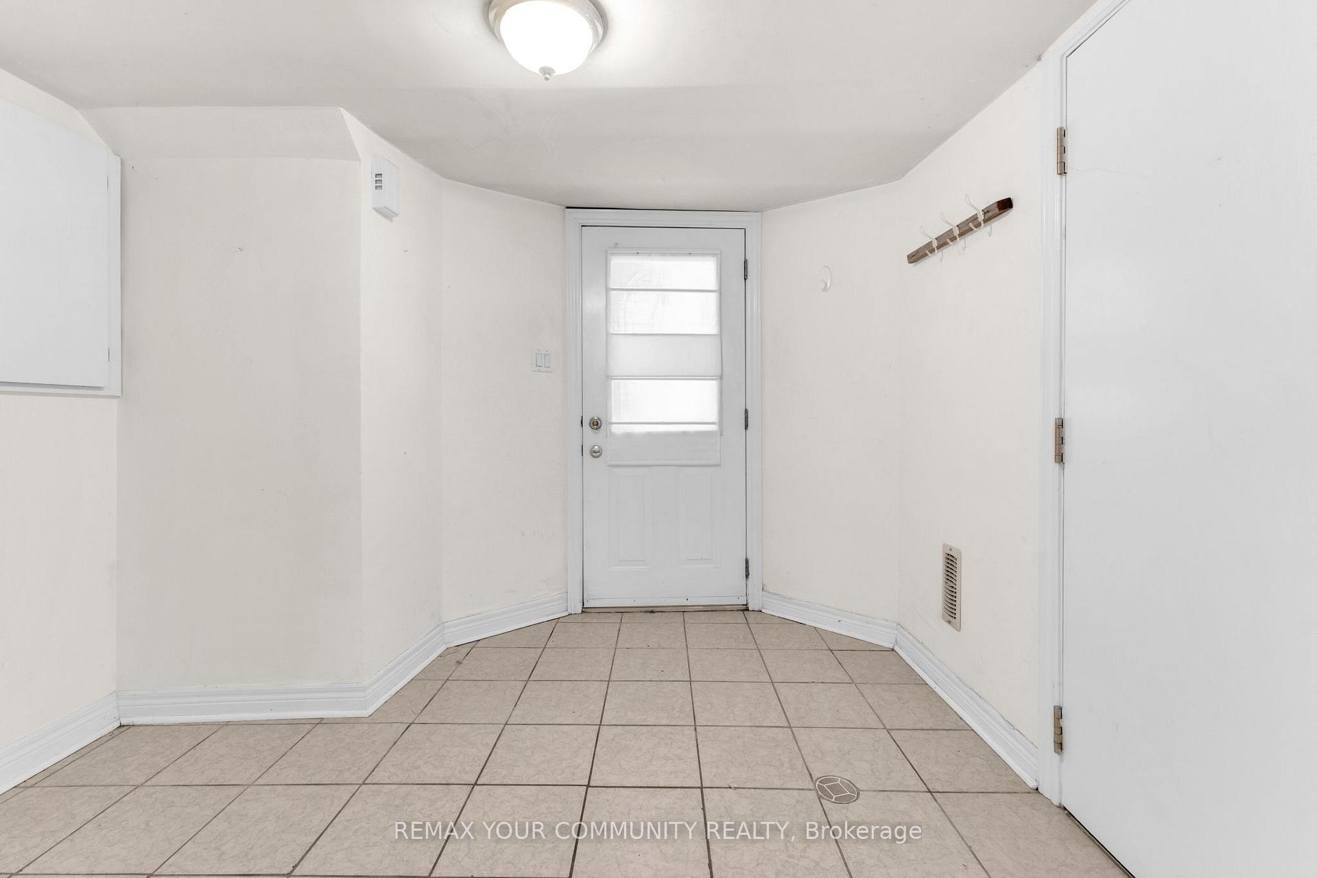 Photo 4 of Unit Bsmt, 176 Lisgar Street W, Toronto, Little Portugal — HOMEH