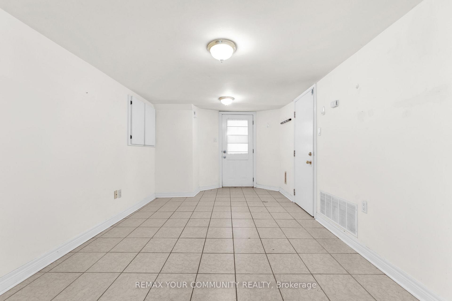 Photo 5 of Unit Bsmt, 176 Lisgar Street W, Toronto, Little Portugal — HOMEH