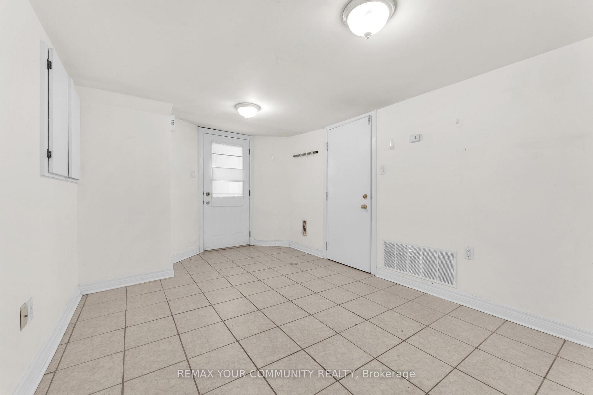 Photo 7 of Unit Bsmt, 176 Lisgar Street W, Toronto, Little Portugal — HOMEH