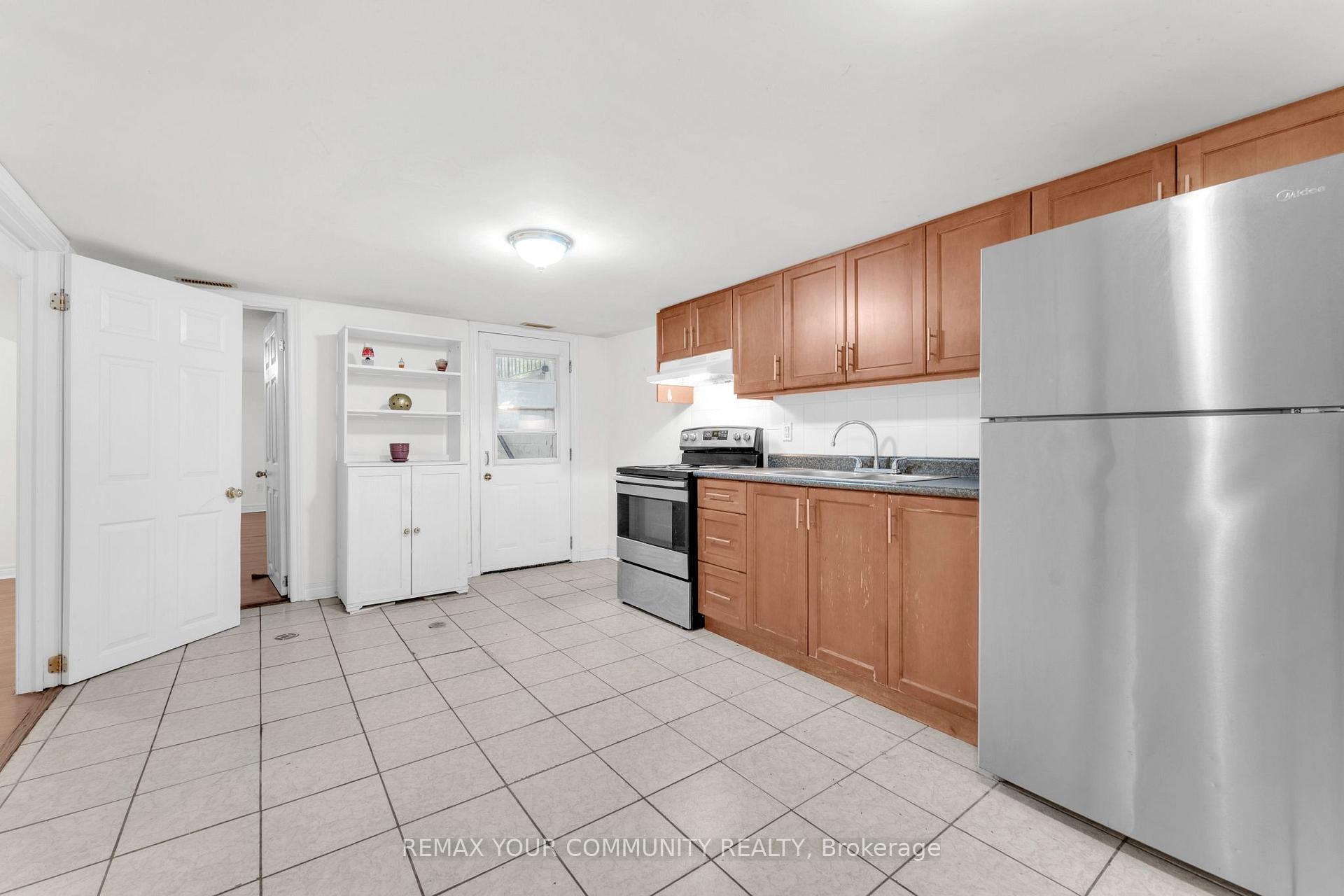 Photo 11 of Unit Bsmt, 176 Lisgar Street W, Toronto, Little Portugal — HOMEH