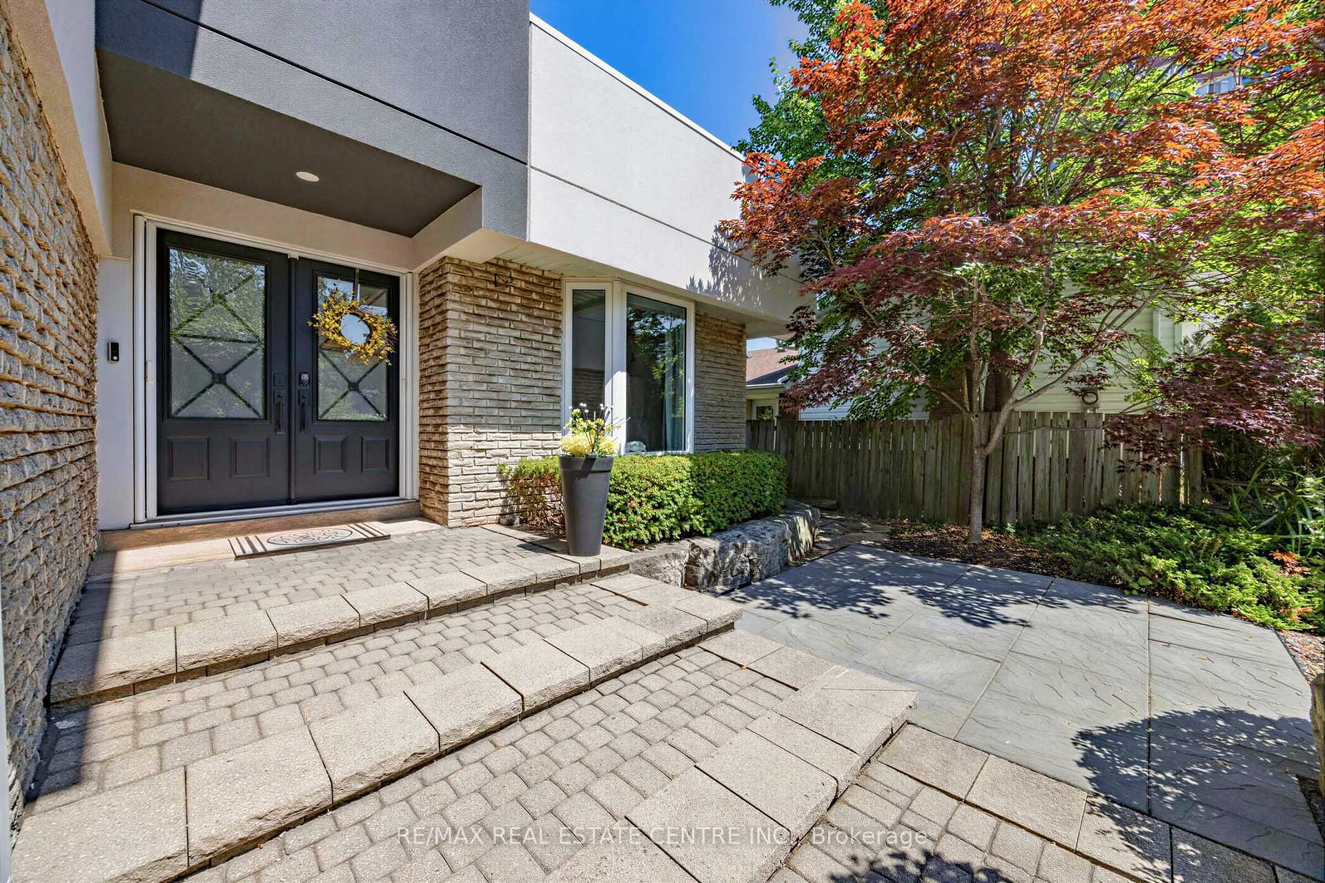 Photo 3 of 365 Lynn Place, Oakville, Falgarwood — HOMEH