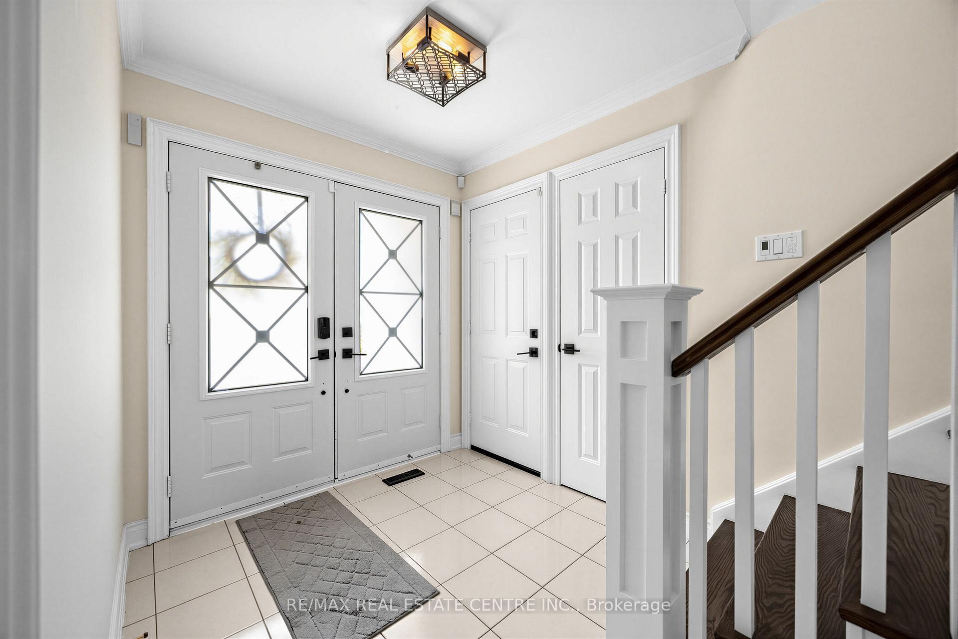 Photo 5 of 365 Lynn Place, Oakville, Falgarwood — HOMEH