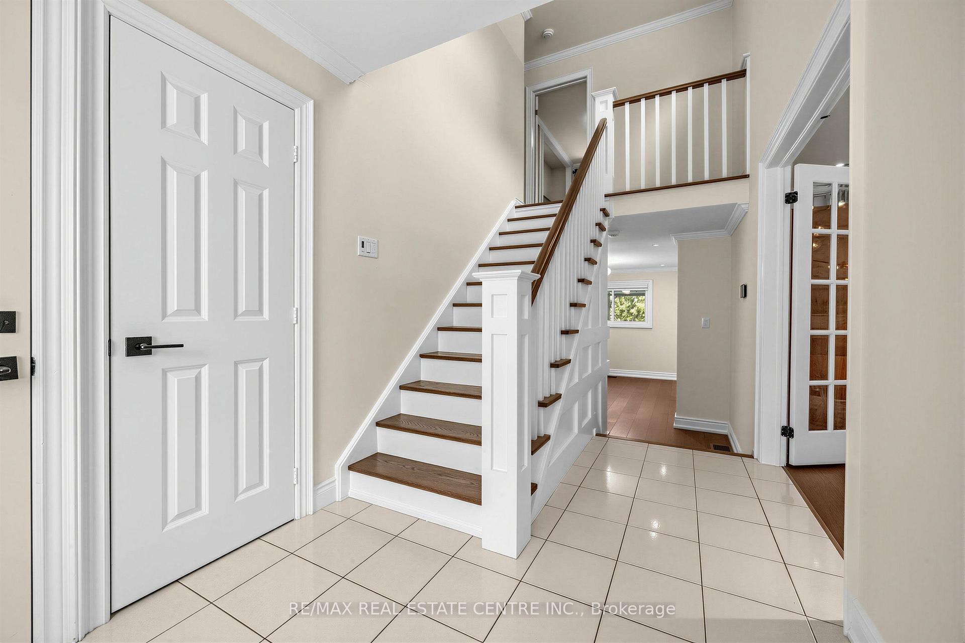 Photo 6 of 365 Lynn Place, Oakville, Falgarwood — HOMEH