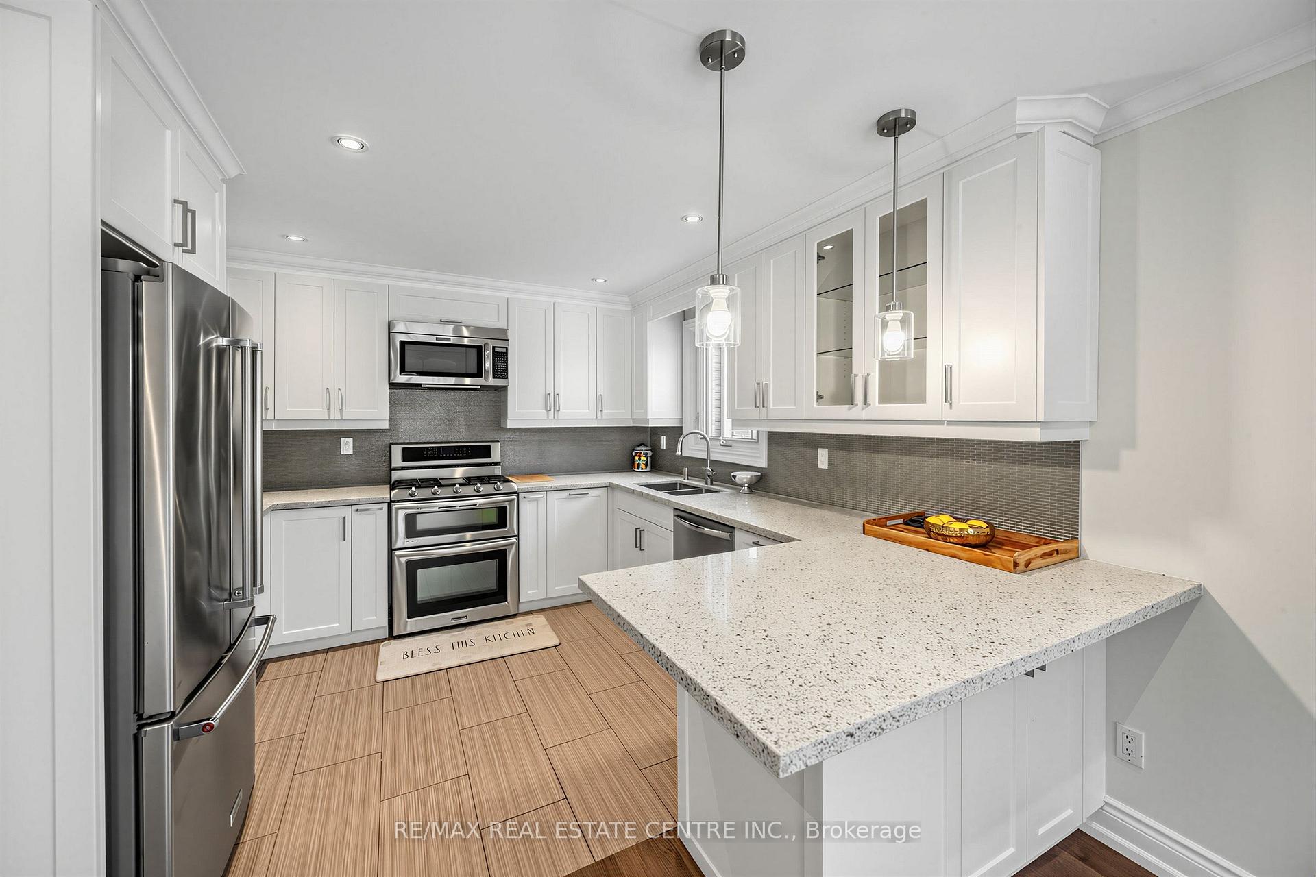 Photo 13 of 365 Lynn Place, Oakville, Falgarwood — HOMEH