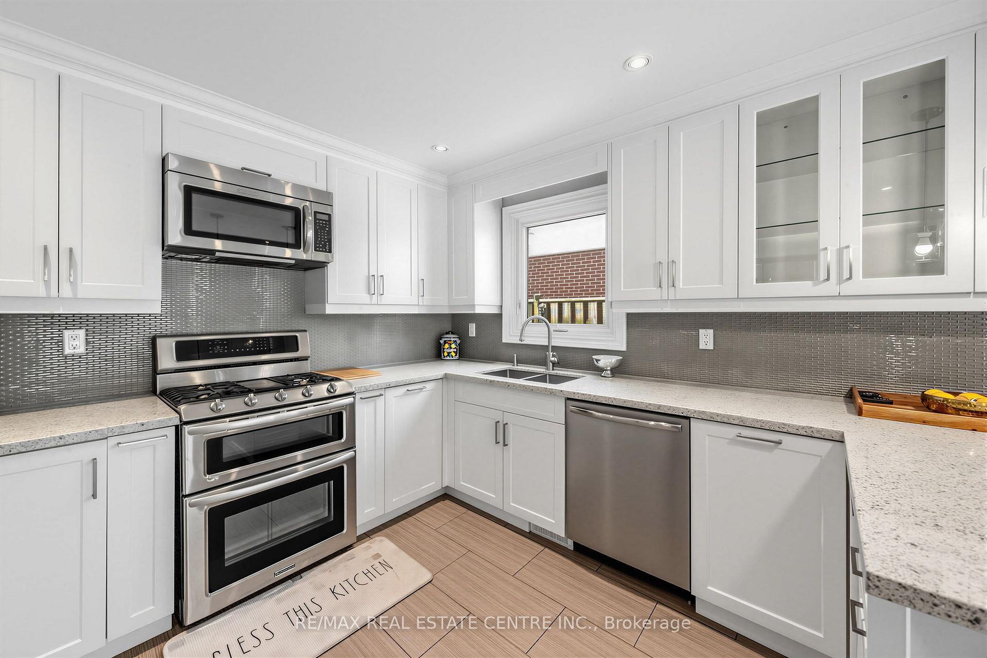 Photo 14 of 365 Lynn Place, Oakville, Falgarwood — HOMEH