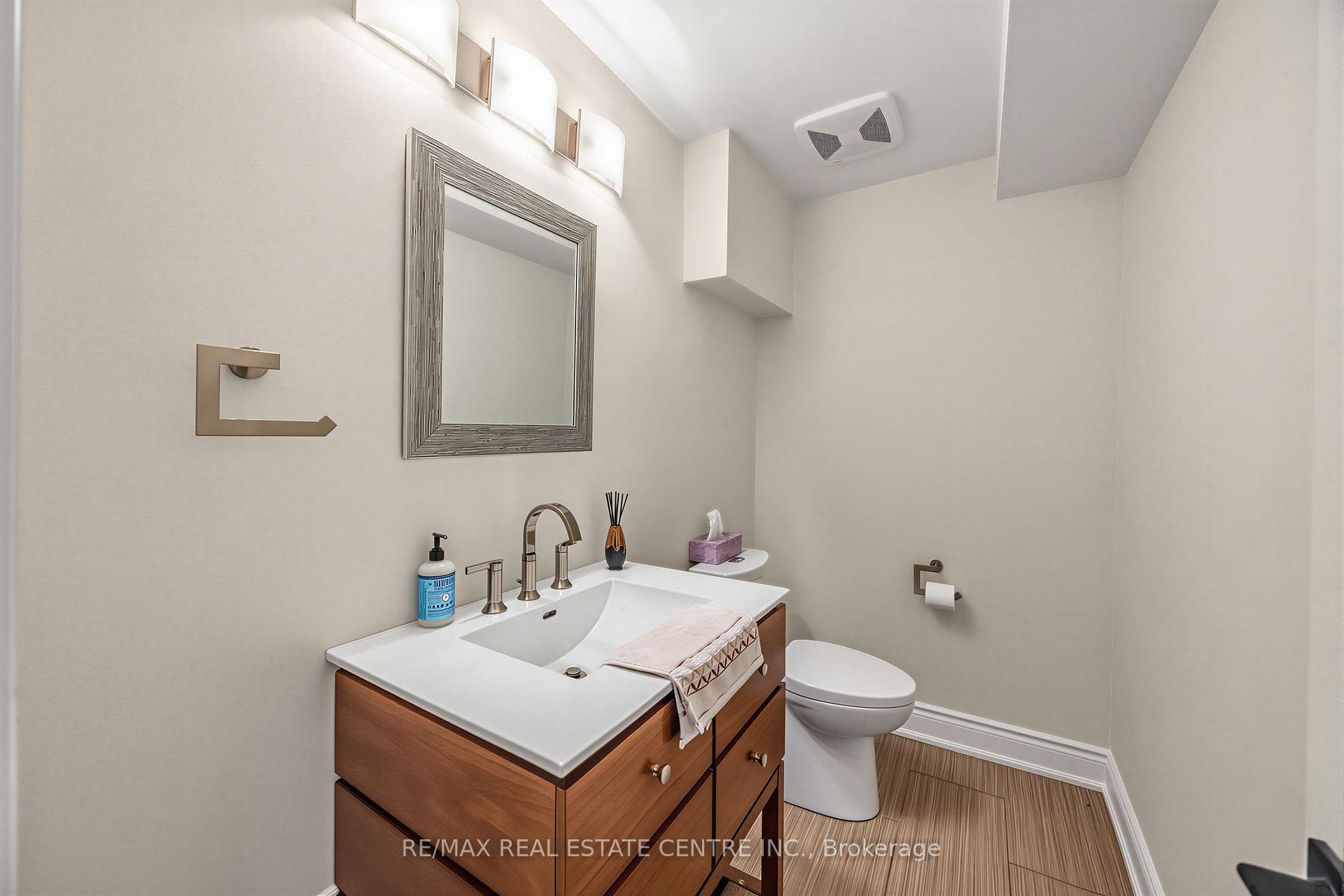 Photo 16 of 365 Lynn Place, Oakville, Falgarwood — HOMEH