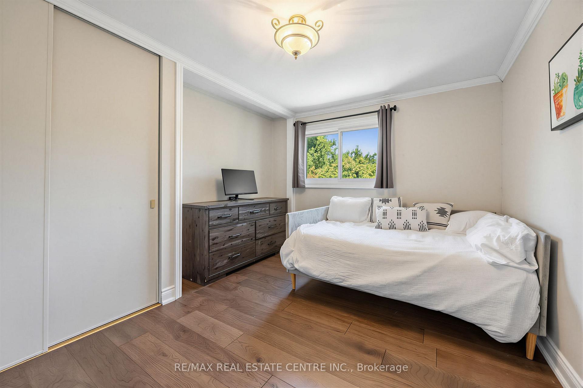 Photo 18 of 365 Lynn Place, Oakville, Falgarwood — HOMEH