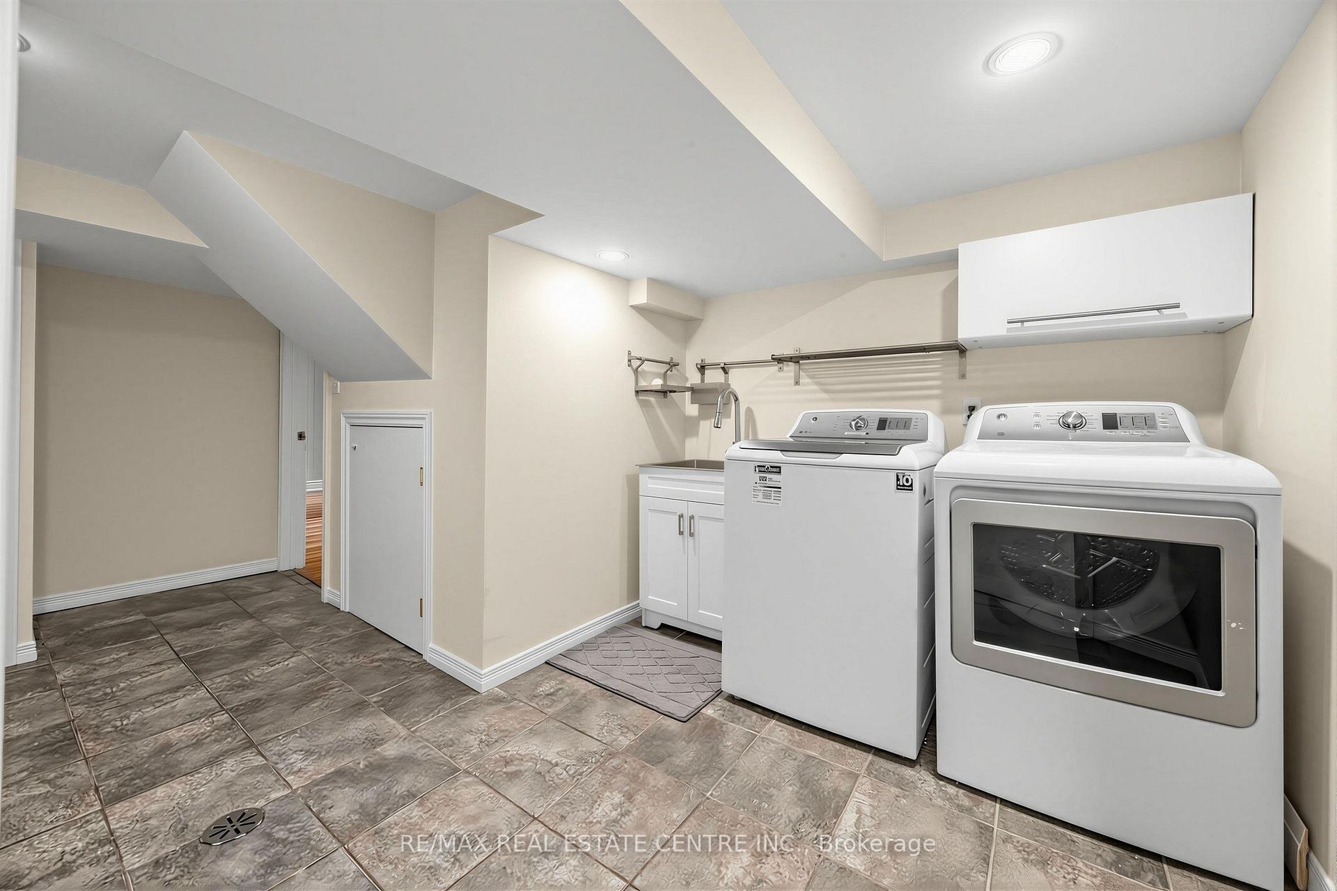 Photo 30 of 365 Lynn Place, Oakville, Falgarwood — HOMEH