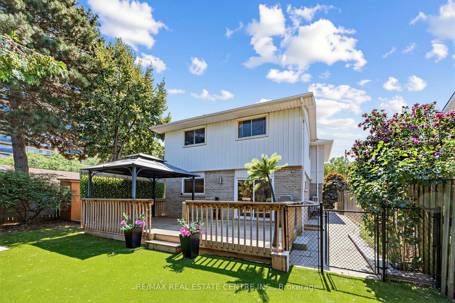 Photo 32 of 365 Lynn Place, Oakville, Falgarwood — HOMEH