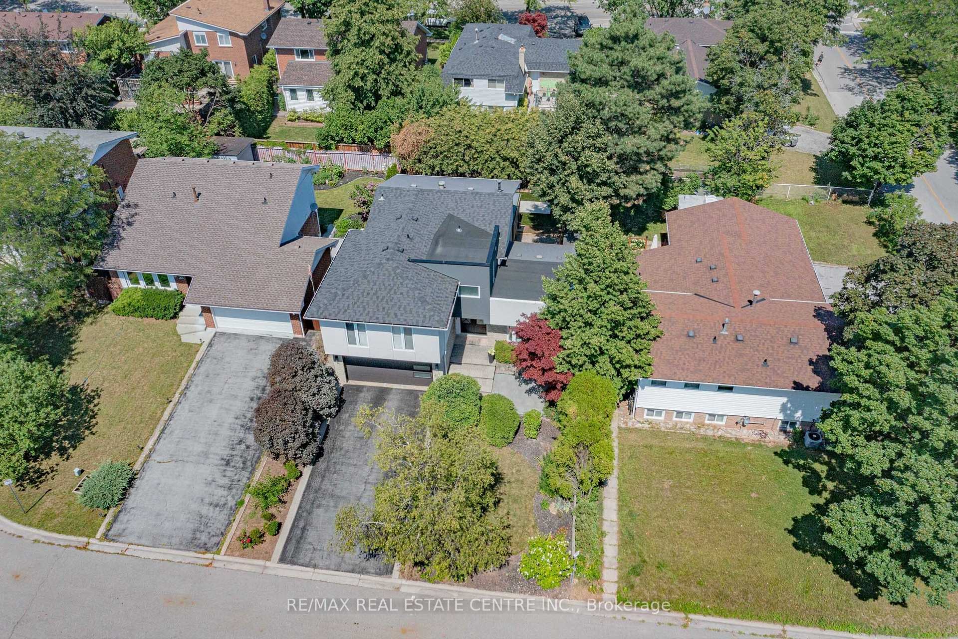 Photo 37 of 365 Lynn Place, Oakville, Falgarwood — HOMEH