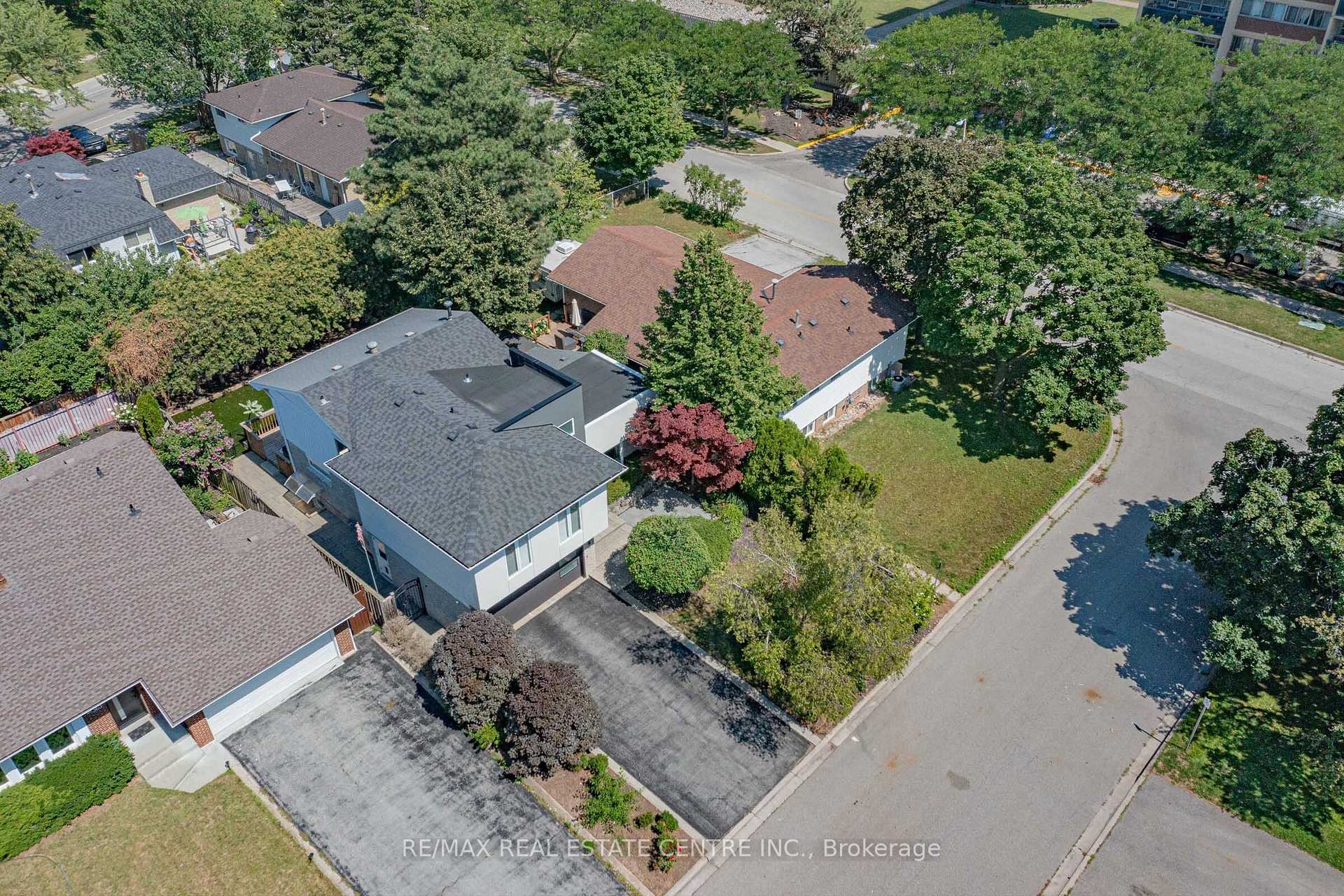 Photo 38 of 365 Lynn Place, Oakville, Falgarwood — HOMEH