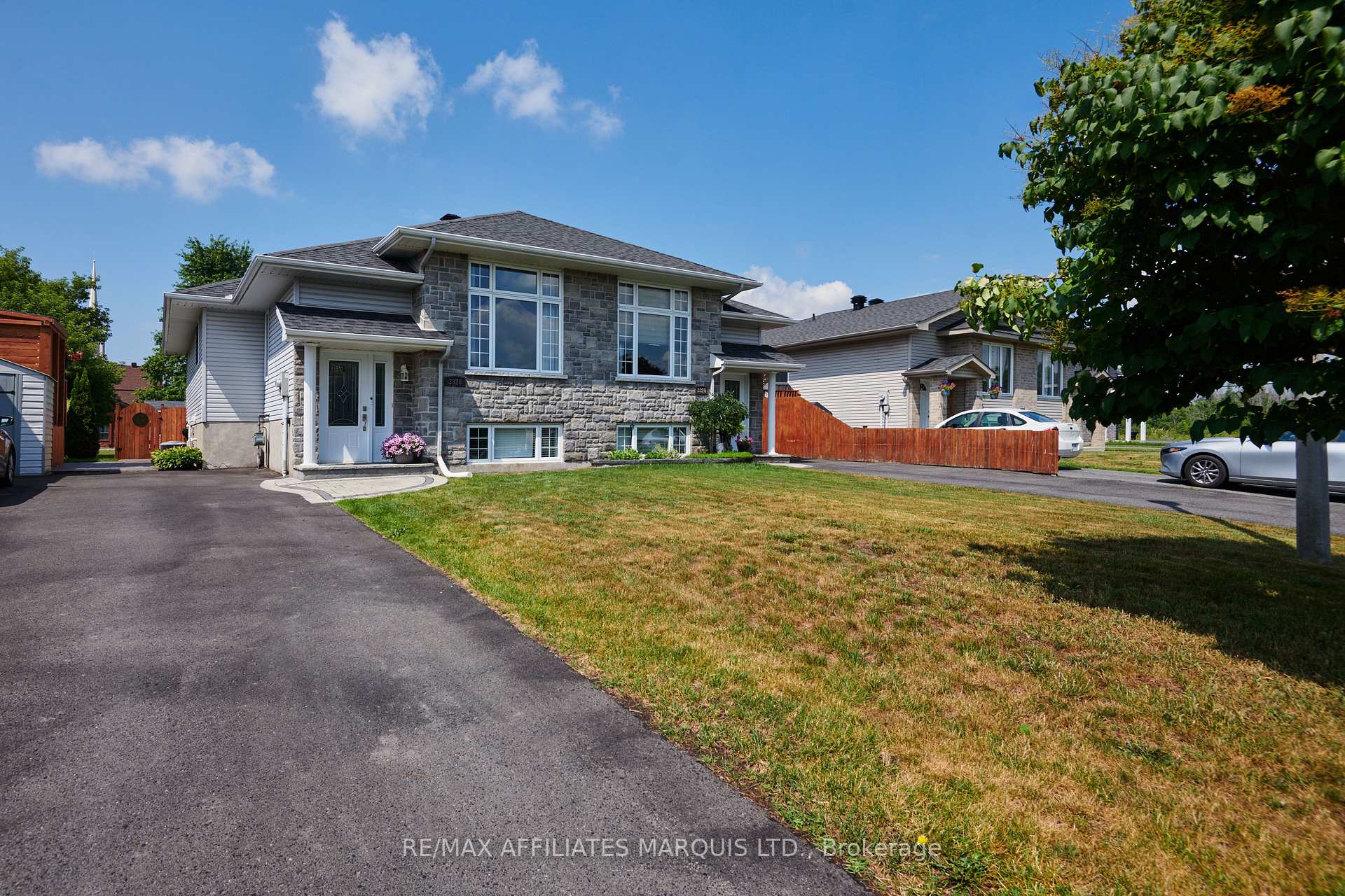 Photo 2 of 3326 Northdale Drive, Cornwall, Cornwall — HOMEH