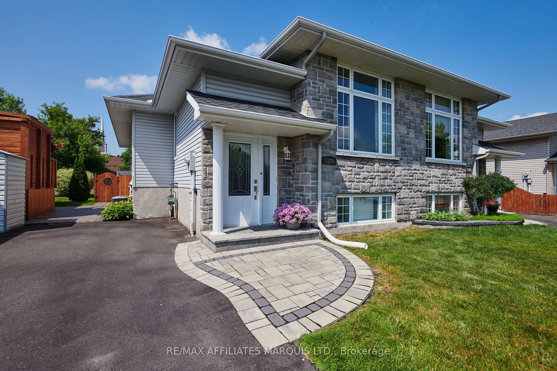 Photo 3 of 3326 Northdale Drive, Cornwall, Cornwall — HOMEH