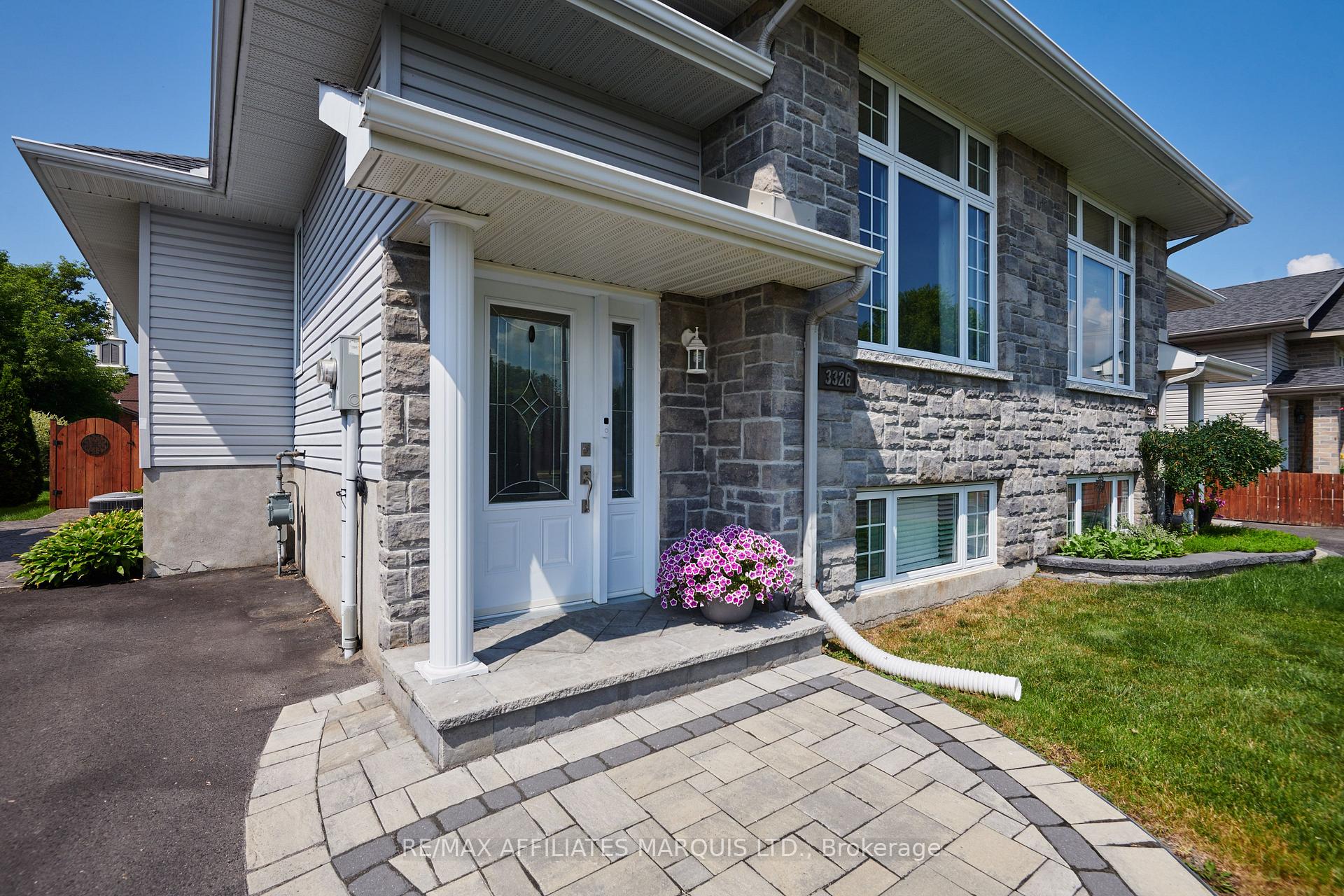 Photo 4 of 3326 Northdale Drive, Cornwall, Cornwall — HOMEH