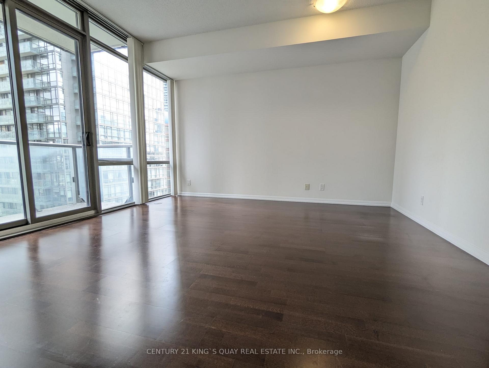 Photo 4 of Unit 906, 832 Bay Street, Toronto, Bay Street Corridor — HOMEH