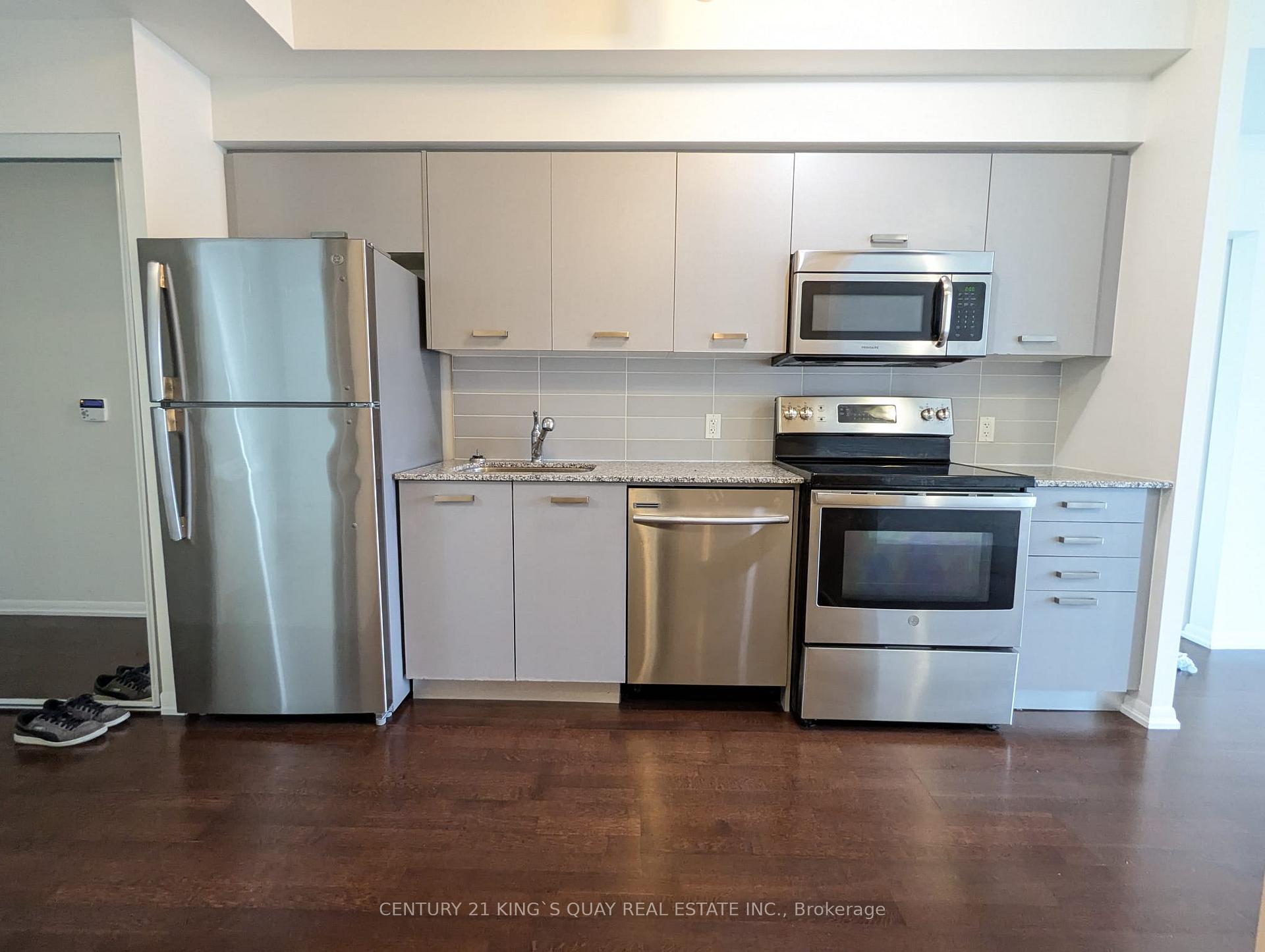 Photo 6 of Unit 906, 832 Bay Street, Toronto, Bay Street Corridor — HOMEH