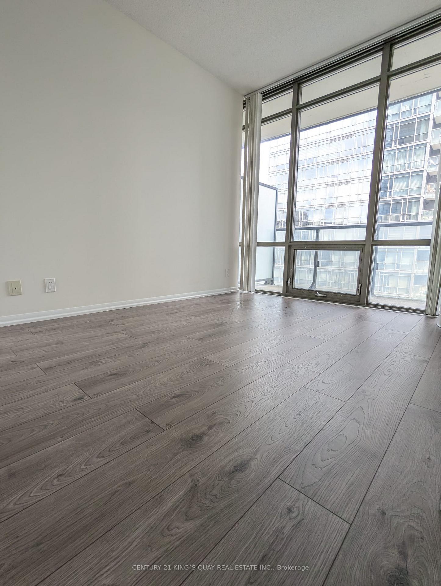 Photo 7 of Unit 906, 832 Bay Street, Toronto, Bay Street Corridor — HOMEH