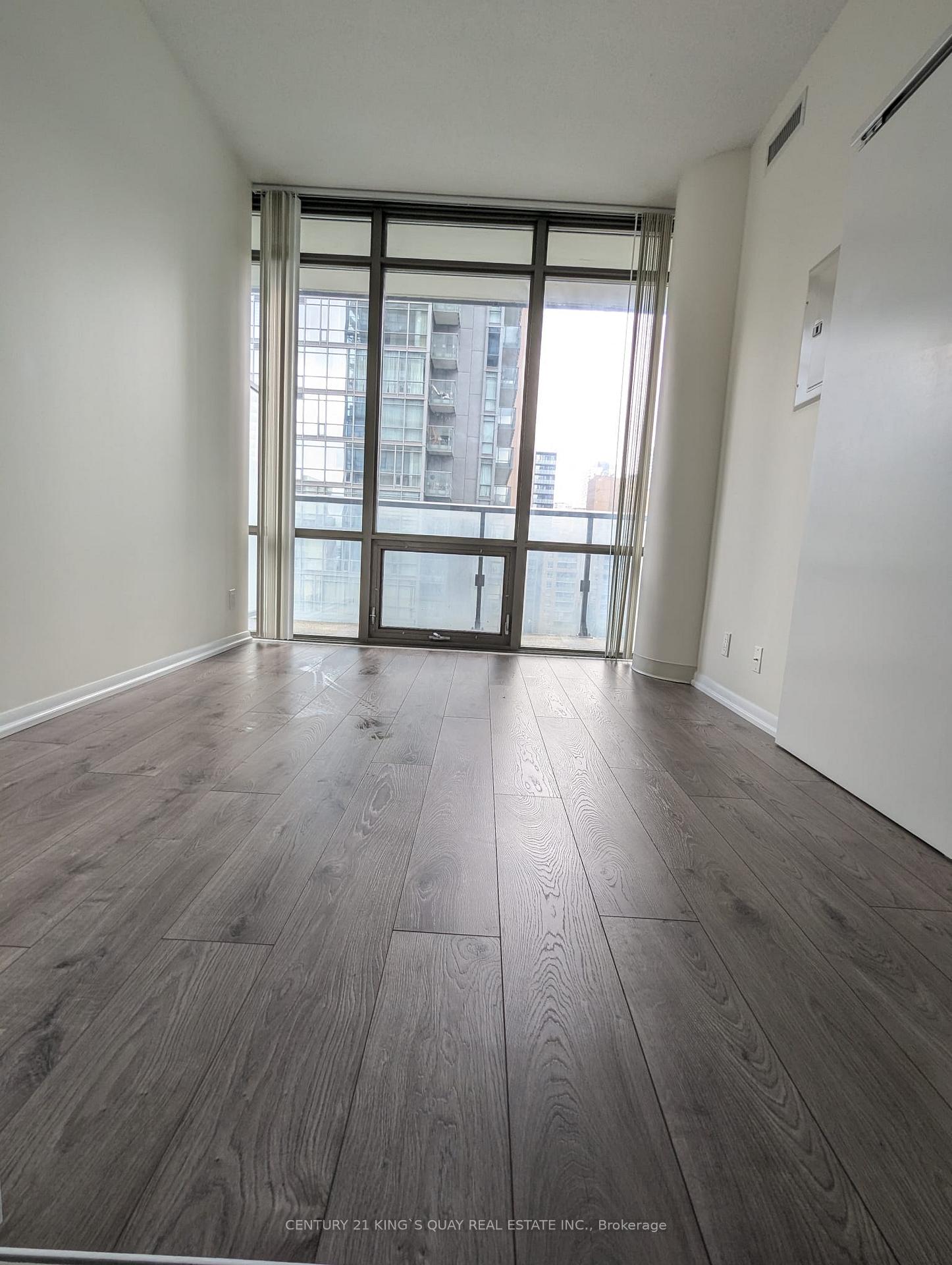 Photo 8 of Unit 906, 832 Bay Street, Toronto, Bay Street Corridor — HOMEH
