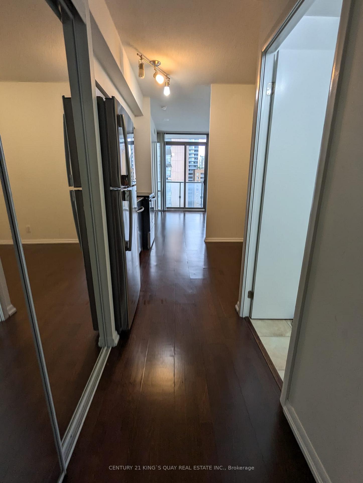Photo 11 of Unit 906, 832 Bay Street, Toronto, Bay Street Corridor — HOMEH