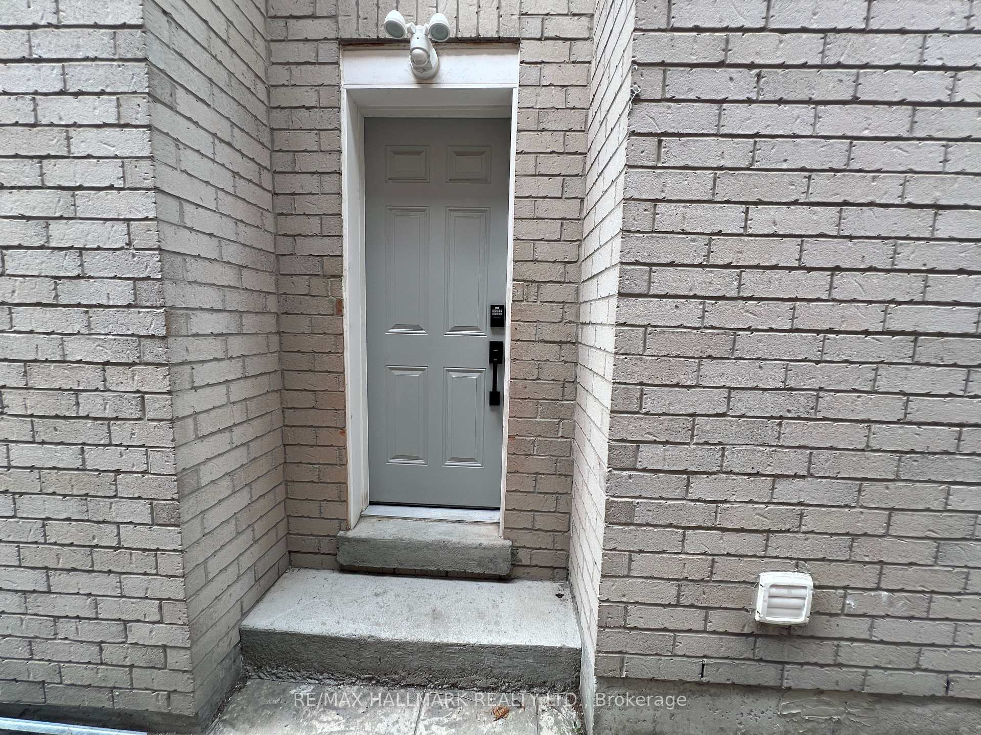 Photo 2 of Unit Basement, 15 Cormorant Crescent, Vaughan, Vellore Village — HOMEH