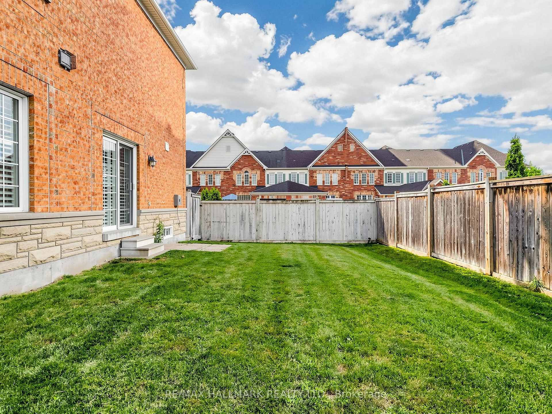 Photo 37 of 72 Middlecote Drive, Ajax, Northeast Ajax — HOMEH