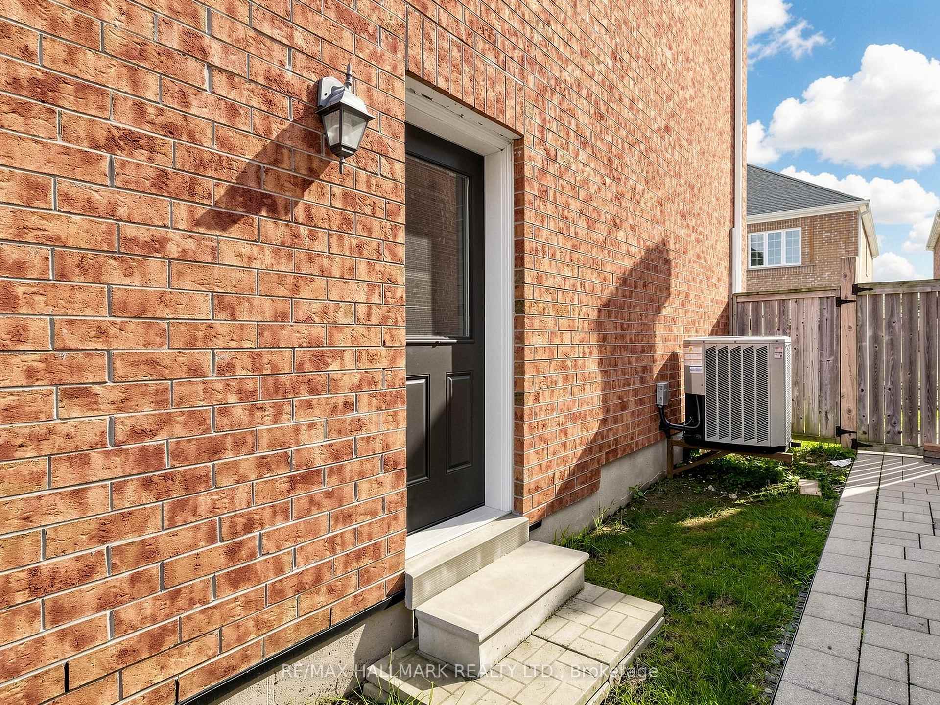 Photo 43 of 72 Middlecote Drive, Ajax, Northeast Ajax — HOMEH