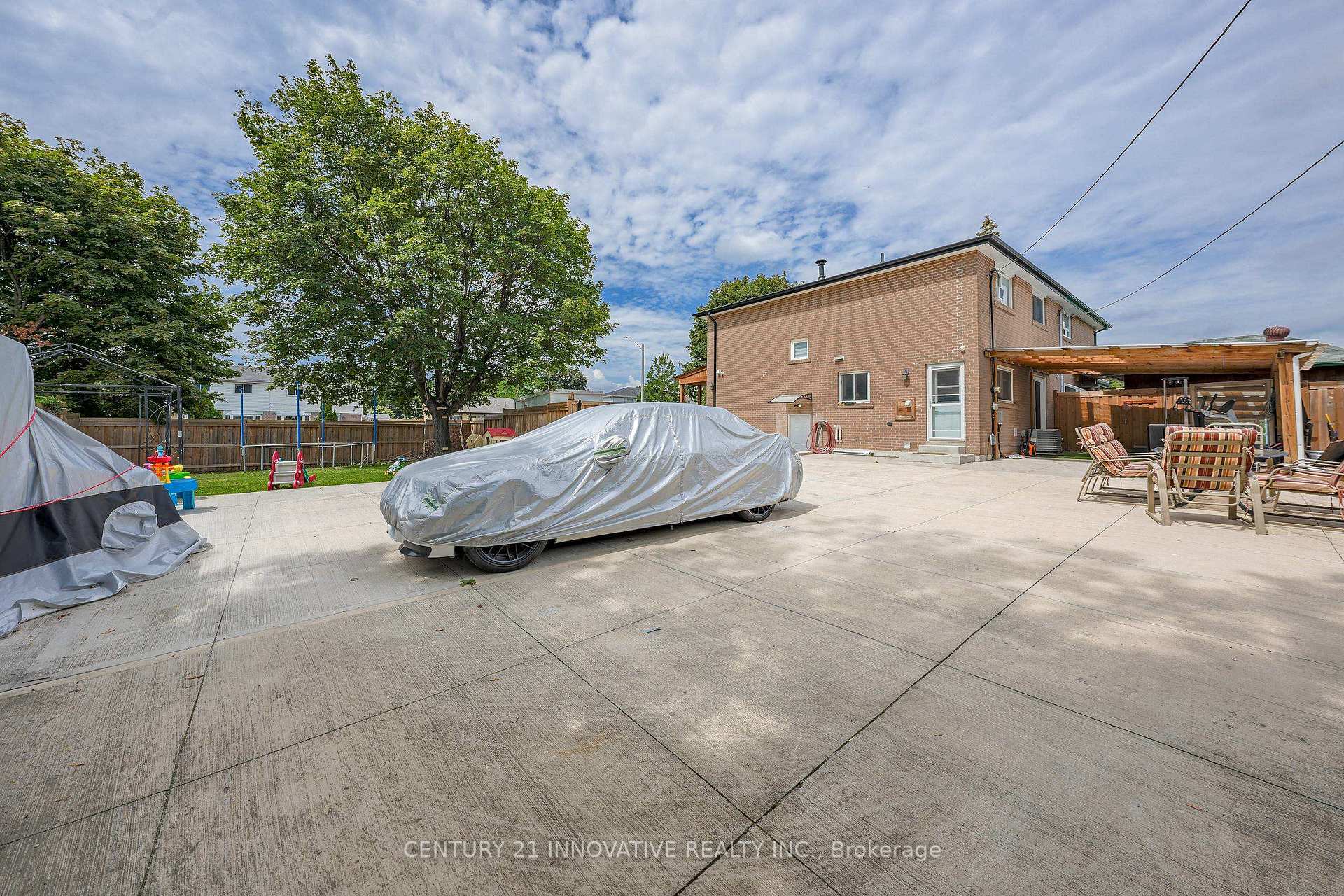 Photo 34 of 13 Dorset Drive, Brampton, Southgate — HOMEH