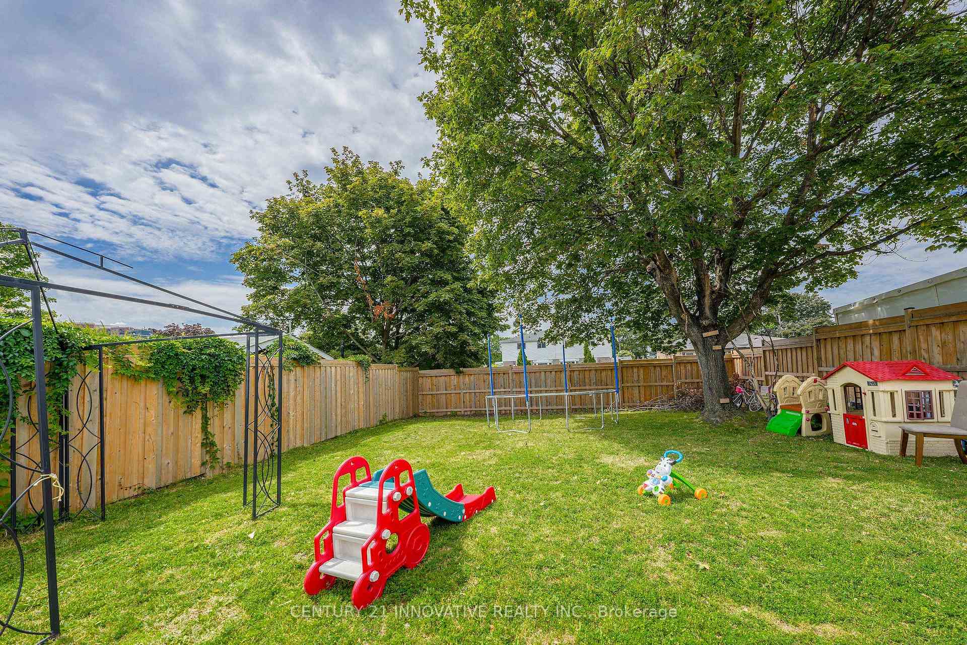 Photo 37 of 13 Dorset Drive, Brampton, Southgate — HOMEH