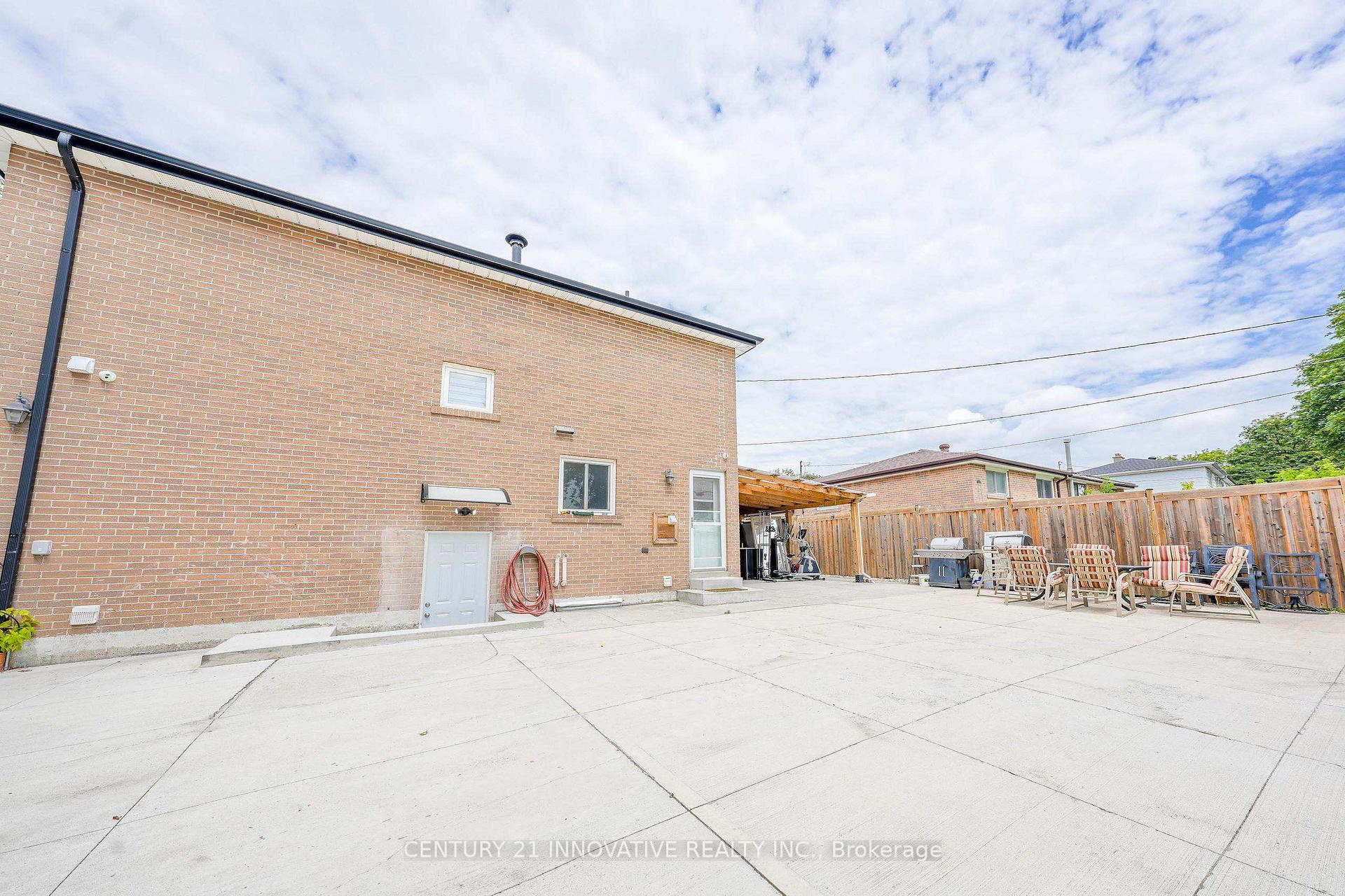 Photo 39 of 13 Dorset Drive, Brampton, Southgate — HOMEH