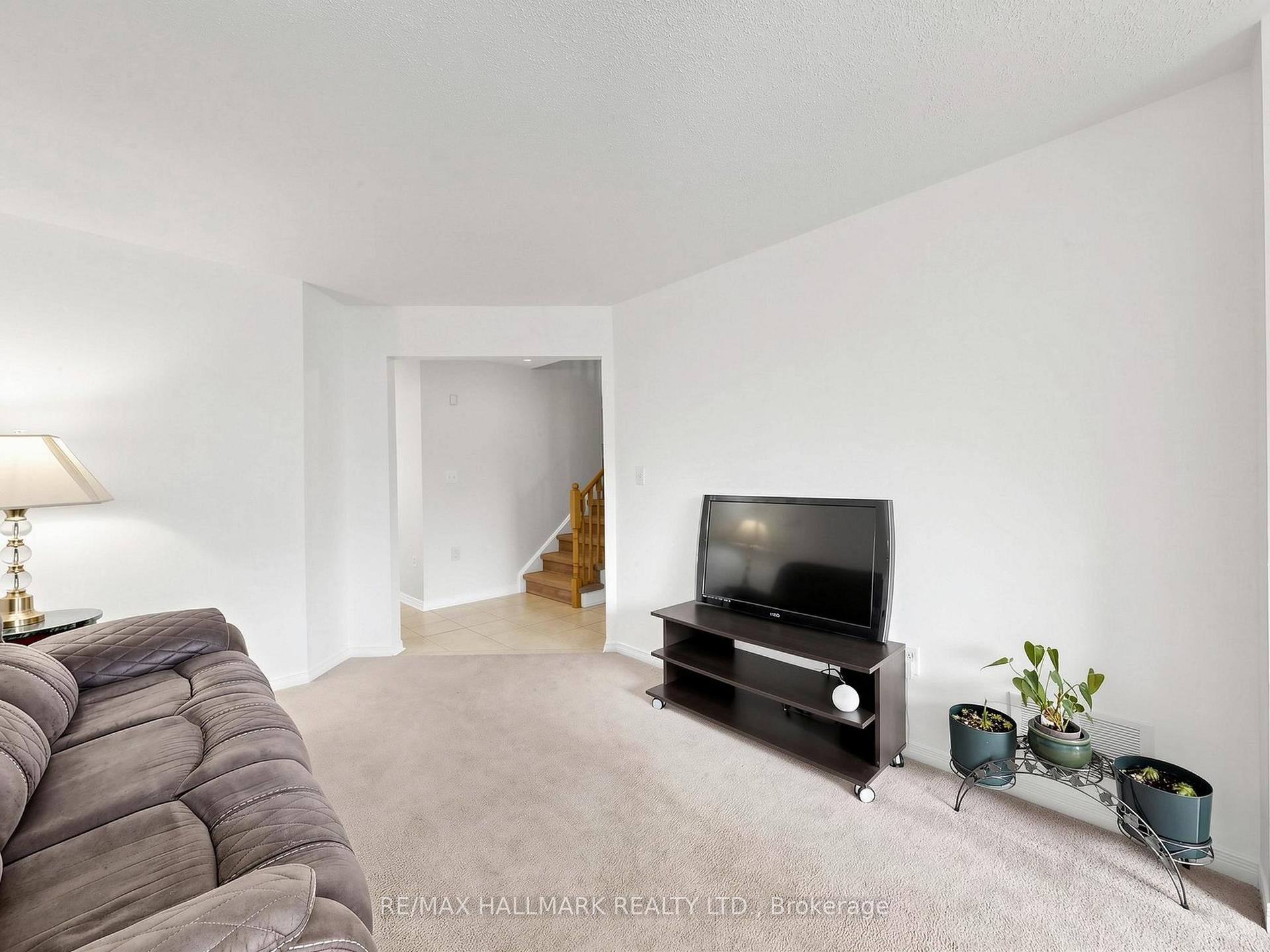 Photo 9 of 44 Crittenden Drive, Georgina, Keswick South — HOMEH