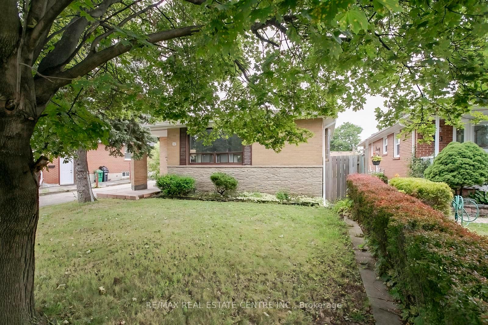 Photo 1 of 16 McLaughlin Road N, Brampton, Northwood Park — HOMEH