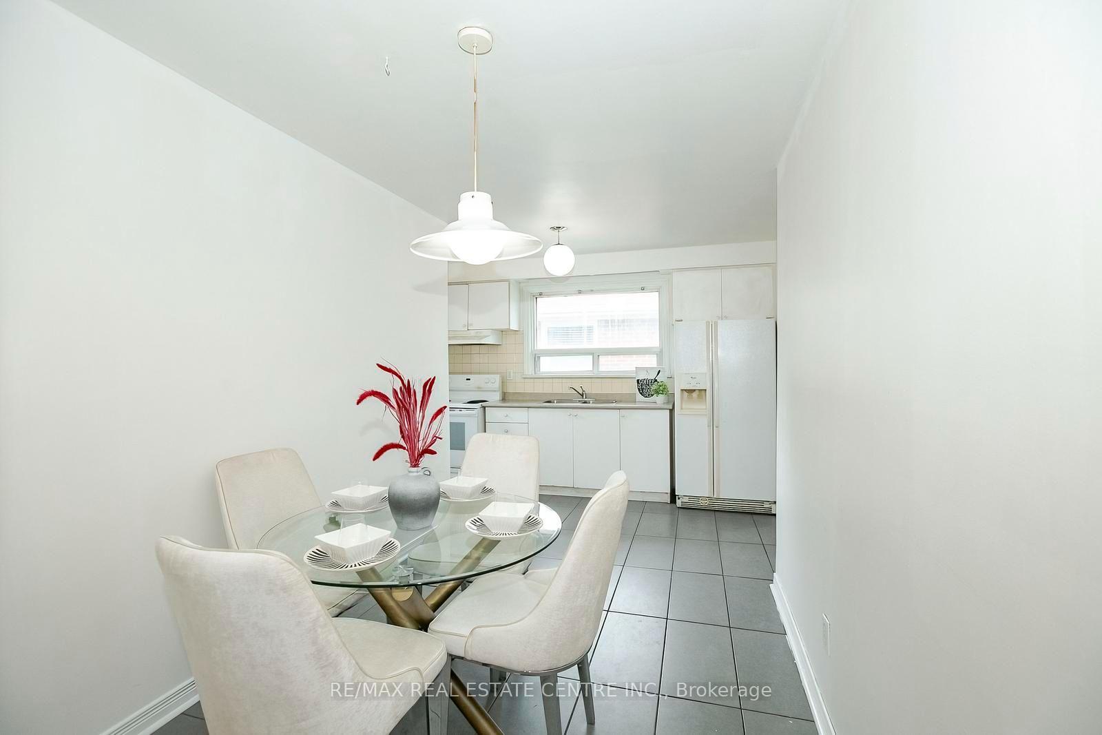 Photo 17 of 16 McLaughlin Road N, Brampton, Northwood Park — HOMEH