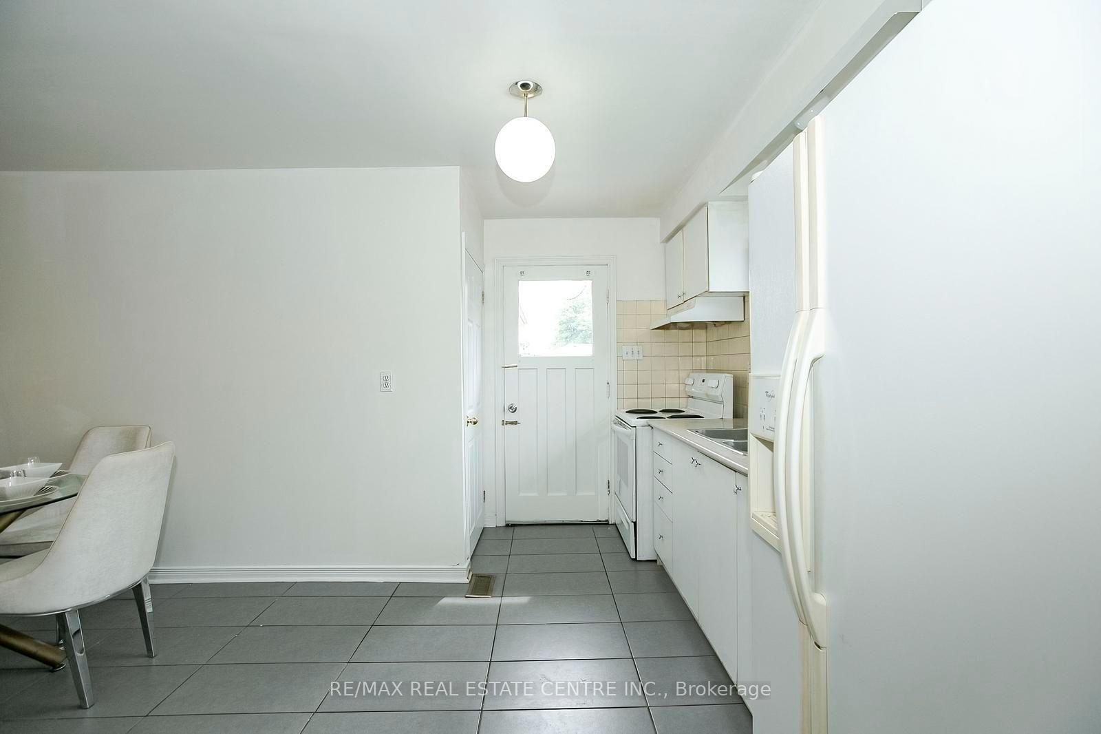 Photo 18 of 16 McLaughlin Road N, Brampton, Northwood Park — HOMEH