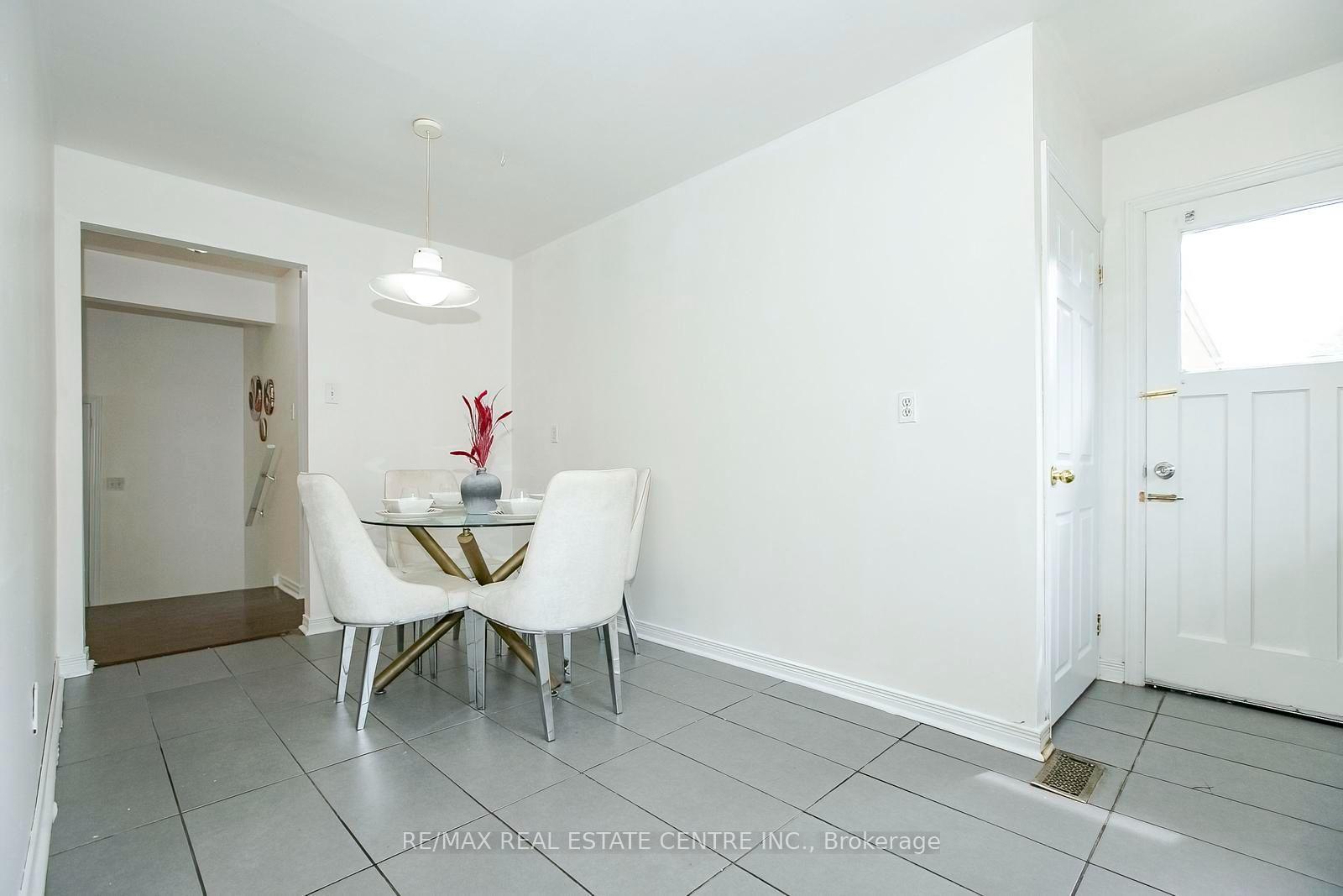 Photo 19 of 16 McLaughlin Road N, Brampton, Northwood Park — HOMEH