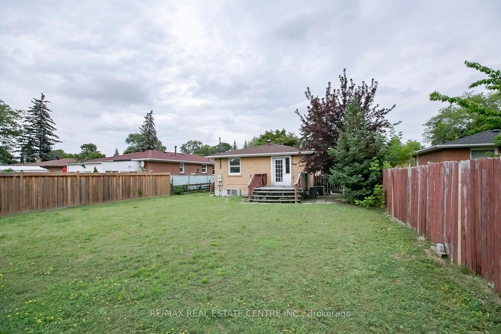 Photo 49 of 16 McLaughlin Road N, Brampton, Northwood Park — HOMEH