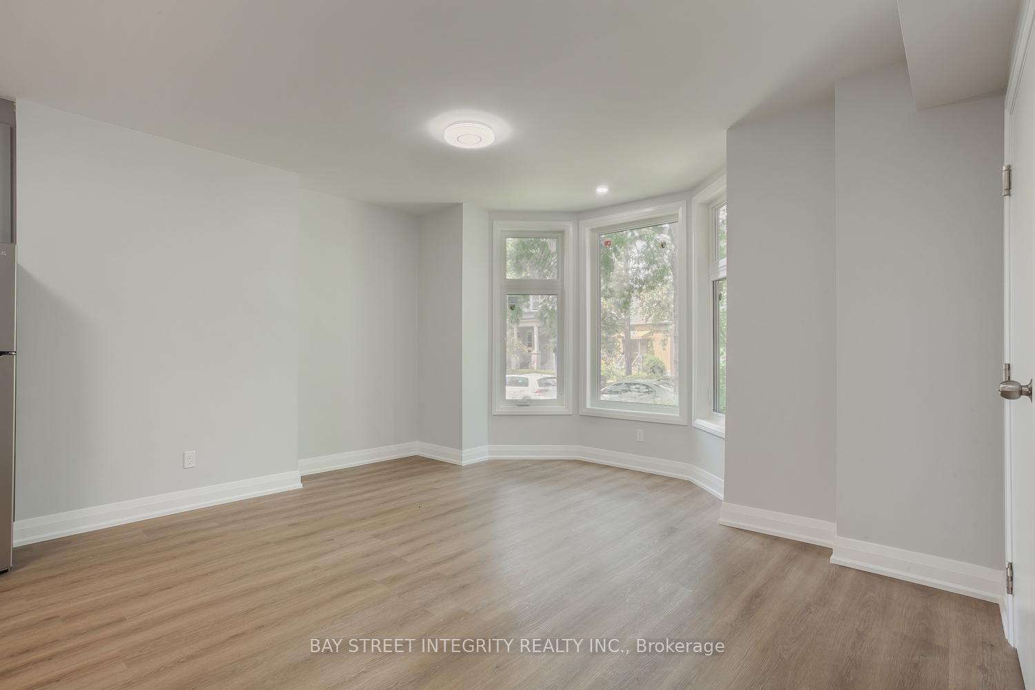 Front of Unit Main Floor, 19 D'arcy Street