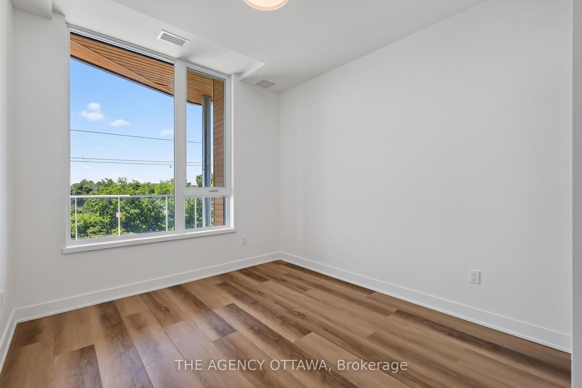 Photo 14 of Unit 304, 3085 Riverside Drive, Ottawa, Mooneys Bay/Riverside Park — HOMEH