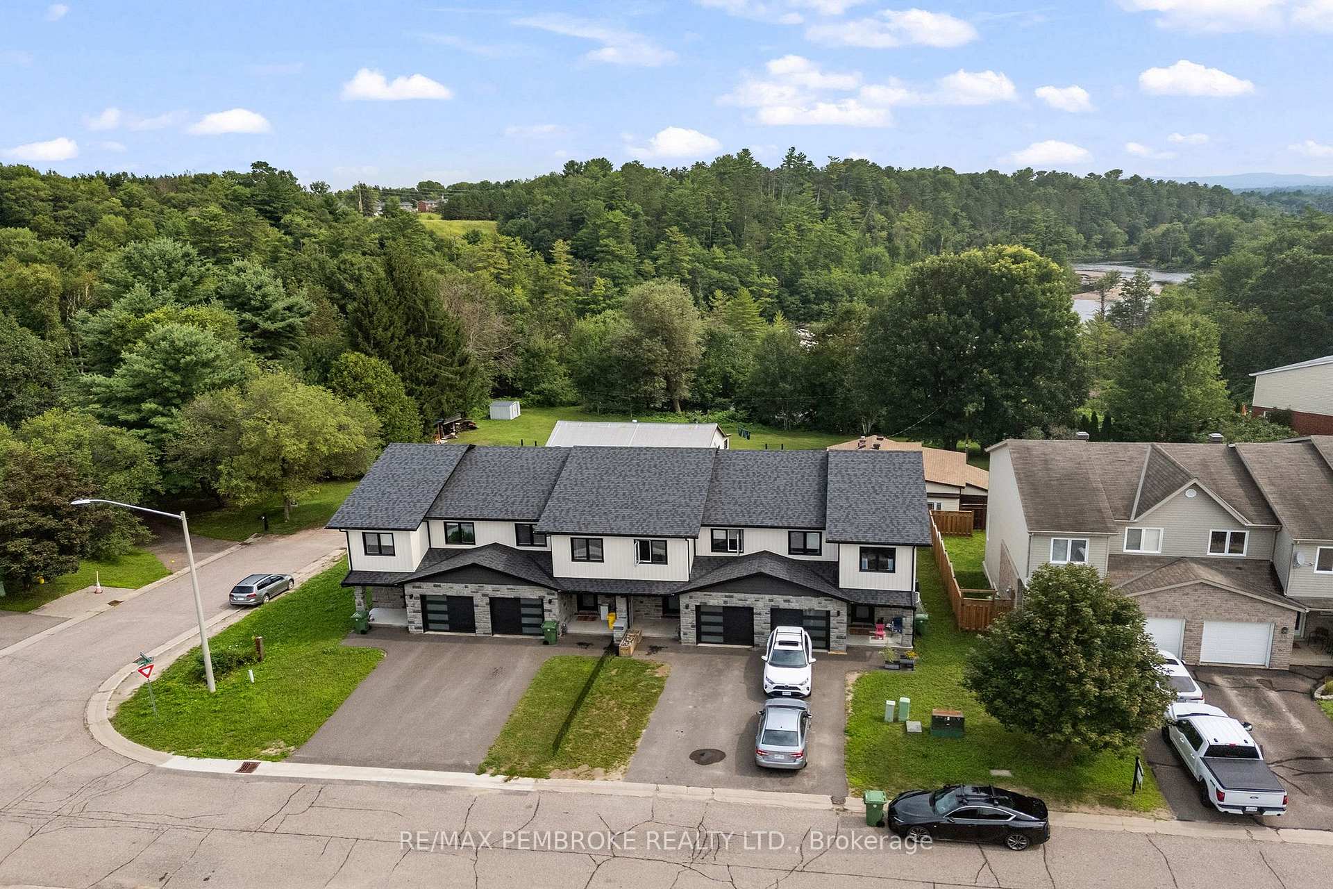 Photo 4 of 41 Northbrook Road, Petawawa, Petawawa — HOMEH