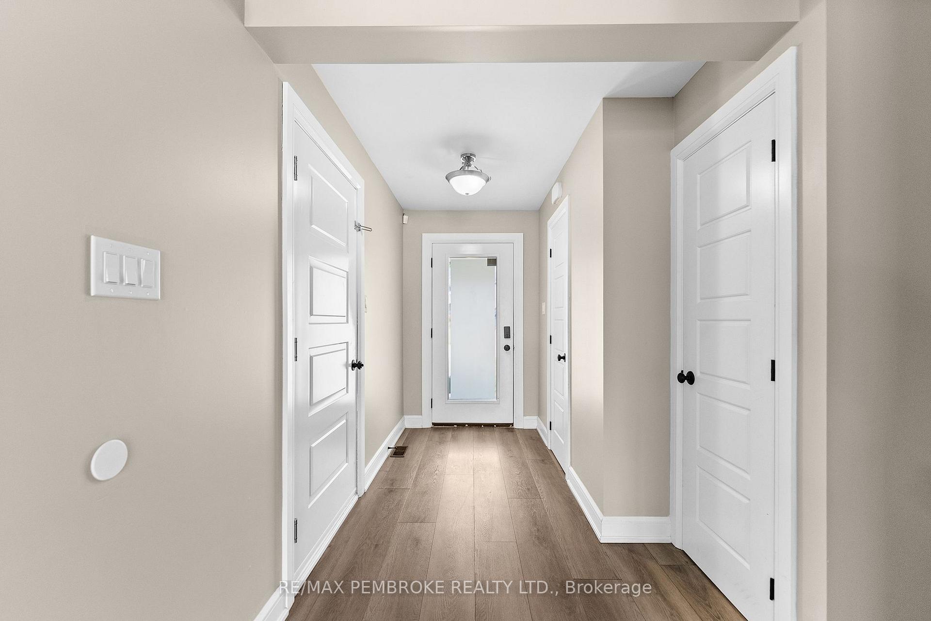 Photo 6 of 41 Northbrook Road, Petawawa, Petawawa — HOMEH