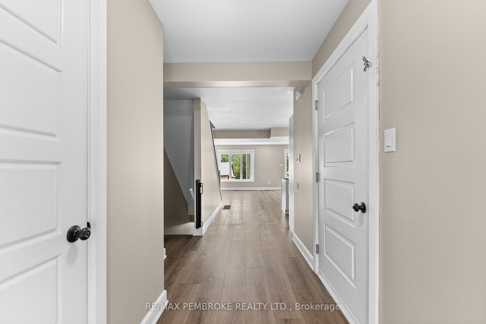 Photo 7 of 41 Northbrook Road, Petawawa, Petawawa — HOMEH
