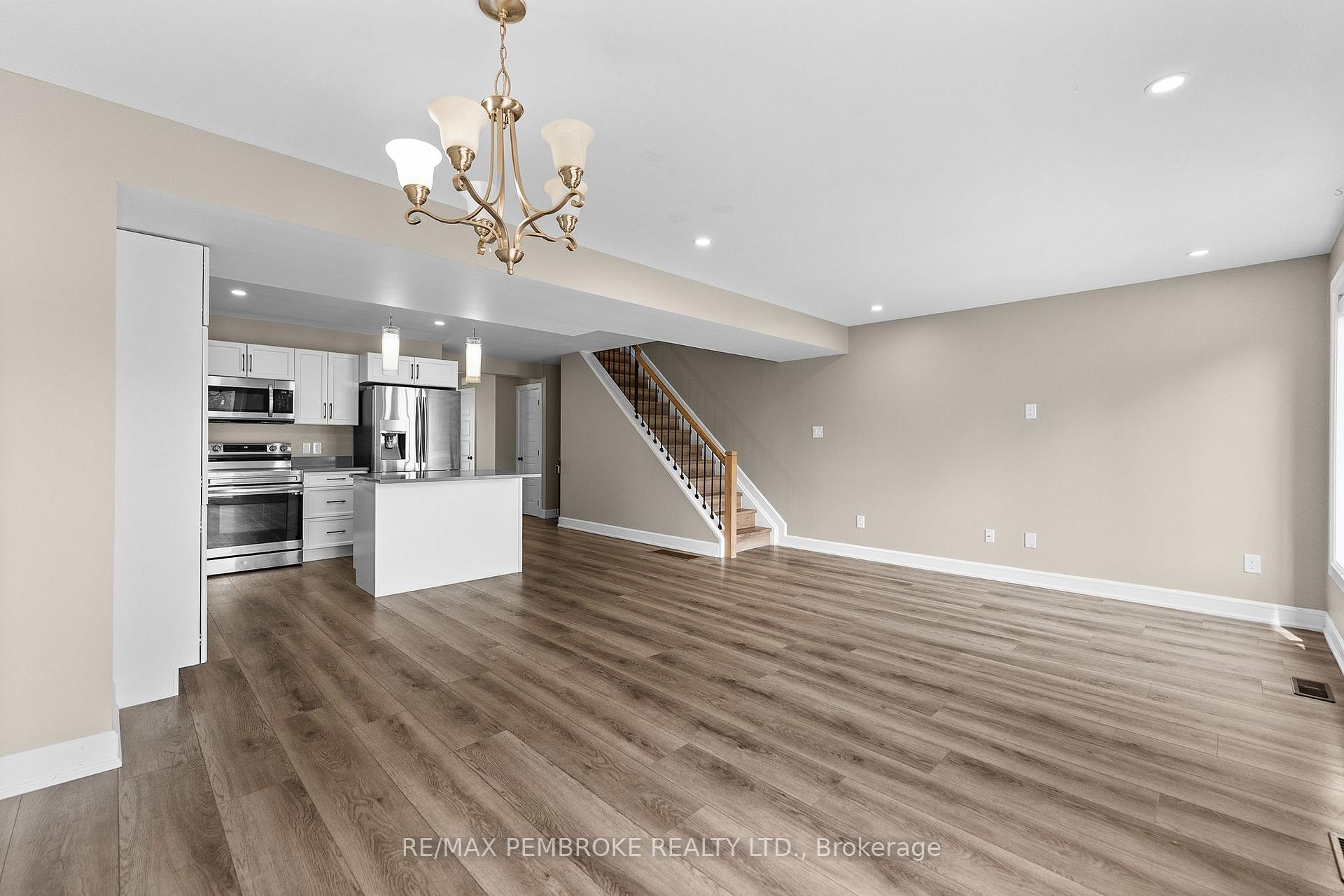Photo 8 of 41 Northbrook Road, Petawawa, Petawawa — HOMEH