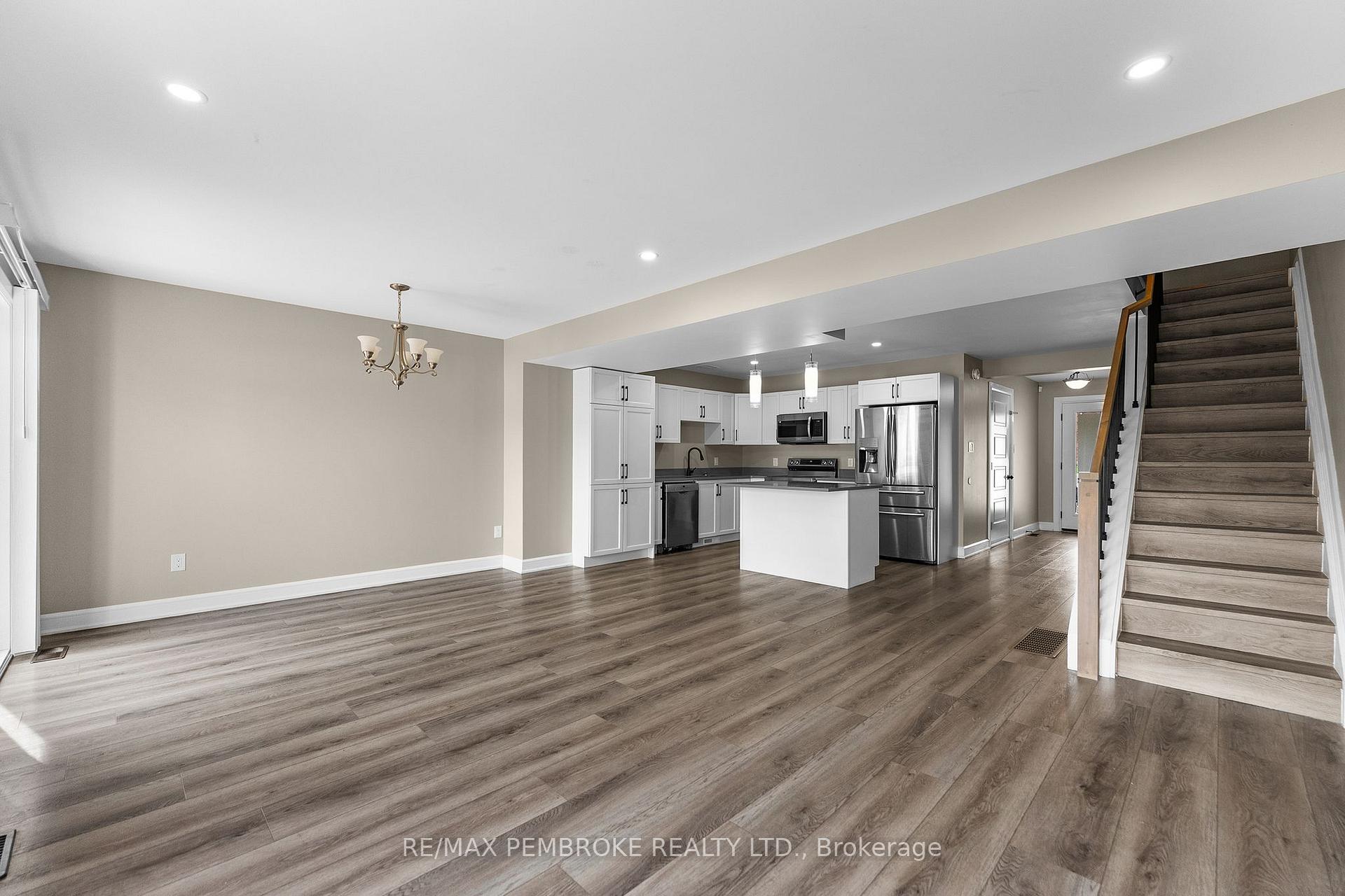 Photo 9 of 41 Northbrook Road, Petawawa, Petawawa — HOMEH