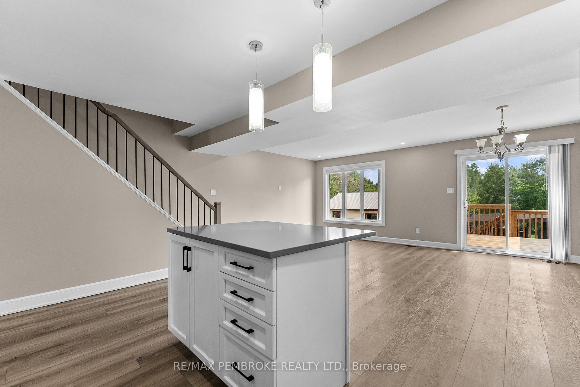 Photo 11 of 41 Northbrook Road, Petawawa, Petawawa — HOMEH