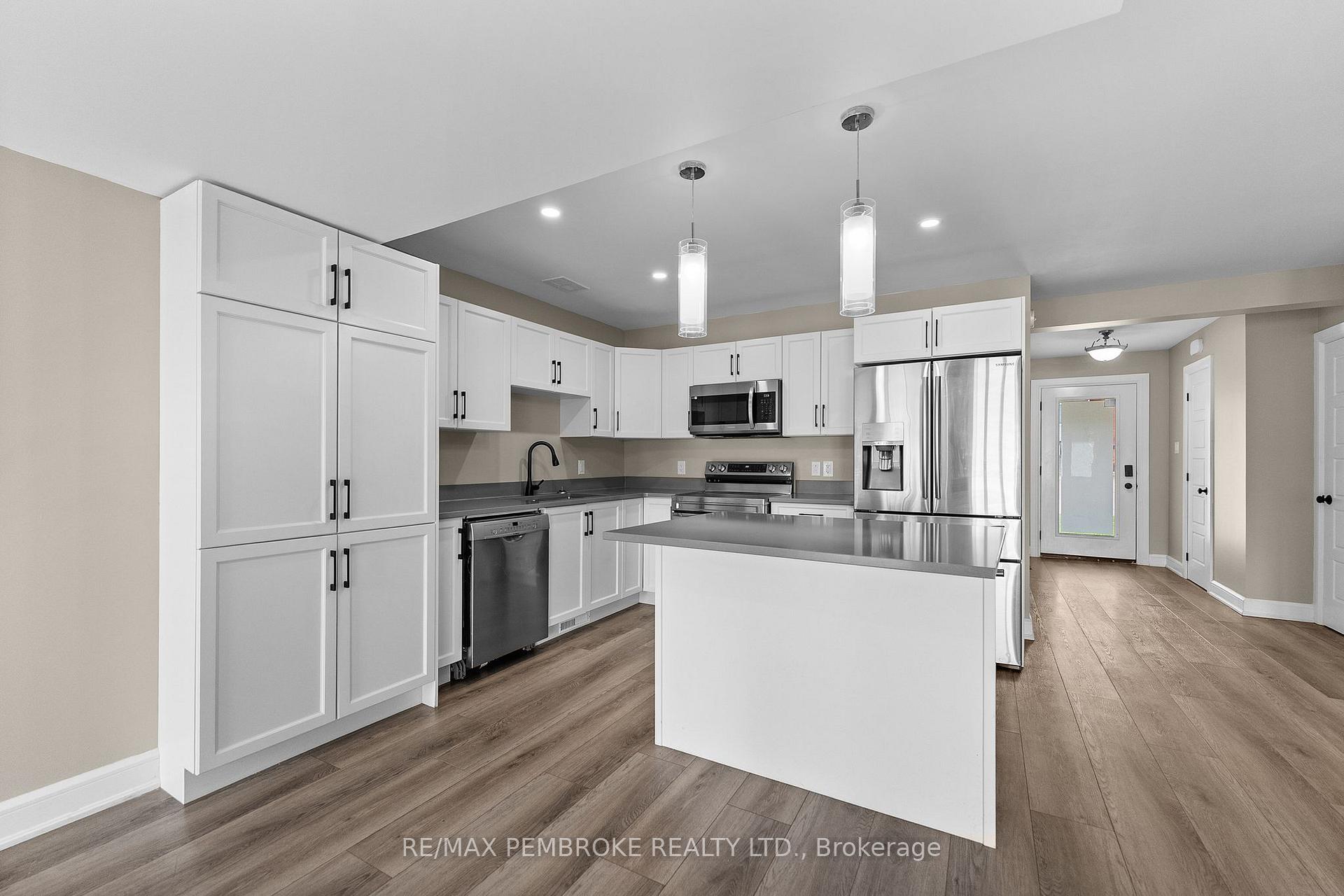Photo 12 of 41 Northbrook Road, Petawawa, Petawawa — HOMEH