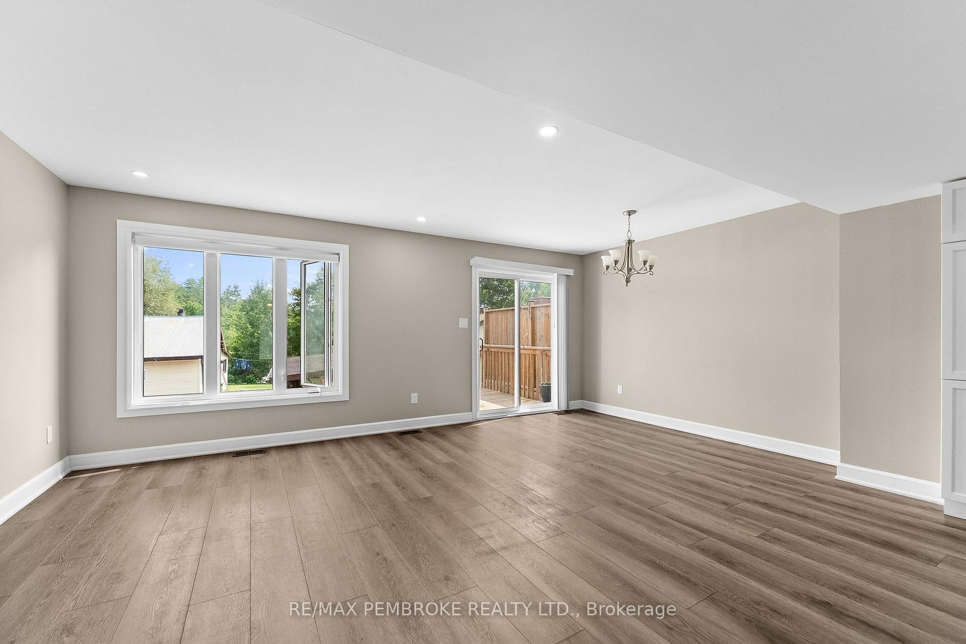 Photo 15 of 41 Northbrook Road, Petawawa, Petawawa — HOMEH