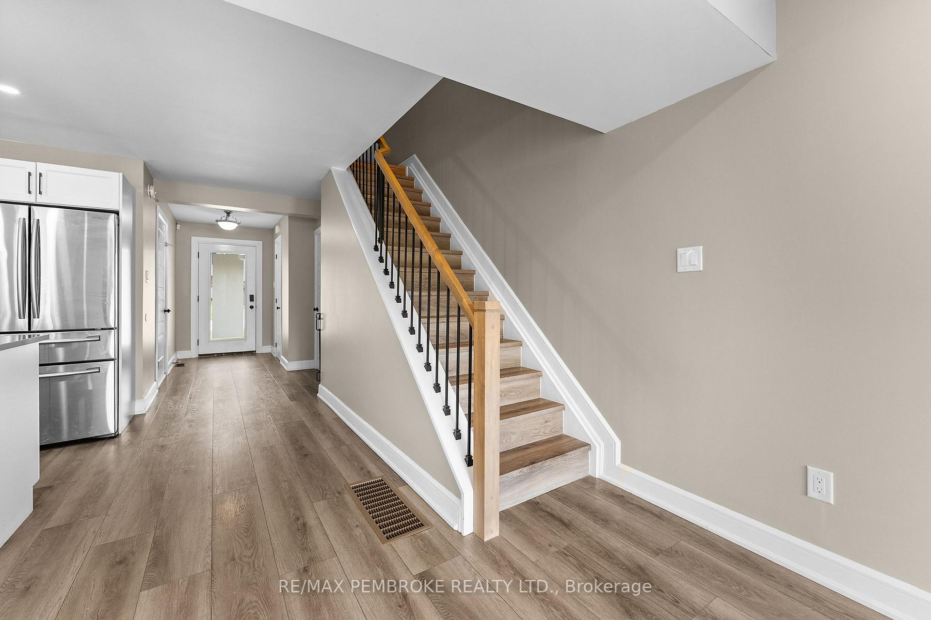 Photo 17 of 41 Northbrook Road, Petawawa, Petawawa — HOMEH